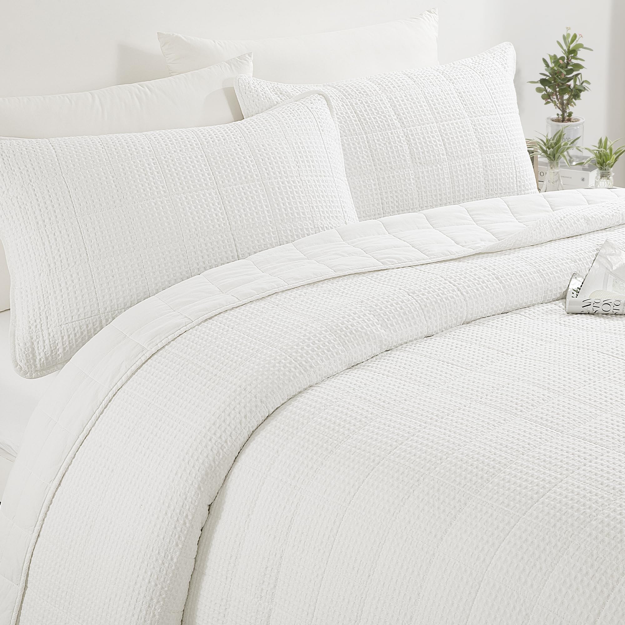 HOMBYS Oversized King Bedspreads 120x128 Inches, 100% Cotton Waffle Weave Quilt Set - Extra Large Coverlet Set in White, Lightweight Bedding for Big Beds (1 Quilt + 2 Pillow Shams) - Perfect for Master Bedrooms, Guest Rooms & Cozy Home Decor