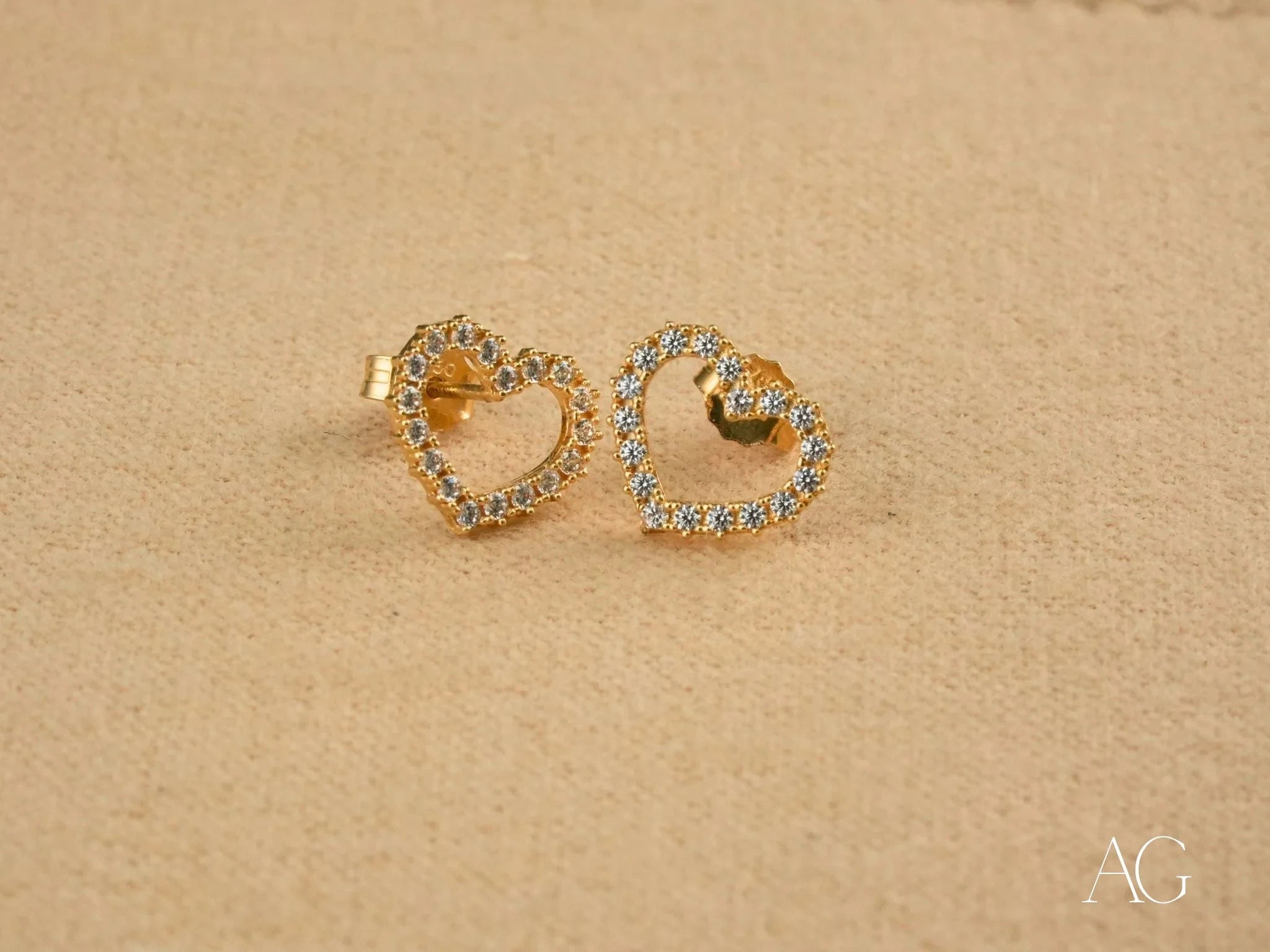 18k Gold CZ Heart Earrings for Women - Sparkling Cubic Zirconia Stud Earrings - Perfect Gift for Valentine's Day, Anniversary & Romantic Occasions