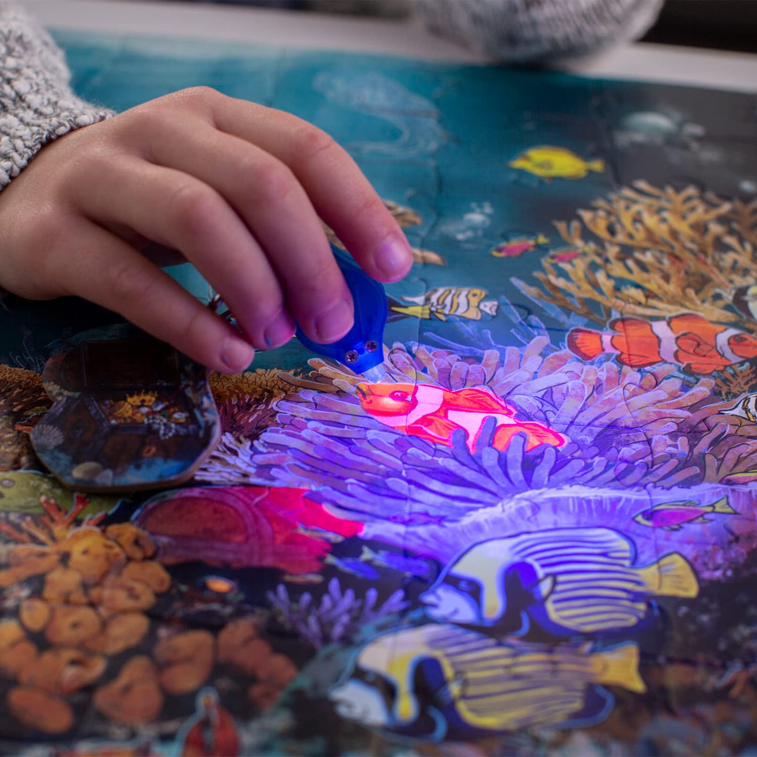 Peaceable Kingdom Deep Sea Adventure 100-Piece Glow in the Dark Puzzle for Kids Ages 6+ | Seek & Find Ocean Theme Jigsaw with Blacklight | Fun Family Game Night & Educational STEM Activity | Perfect for Birthday Gifts, Classroom Learning & Rainy Day Entertainment