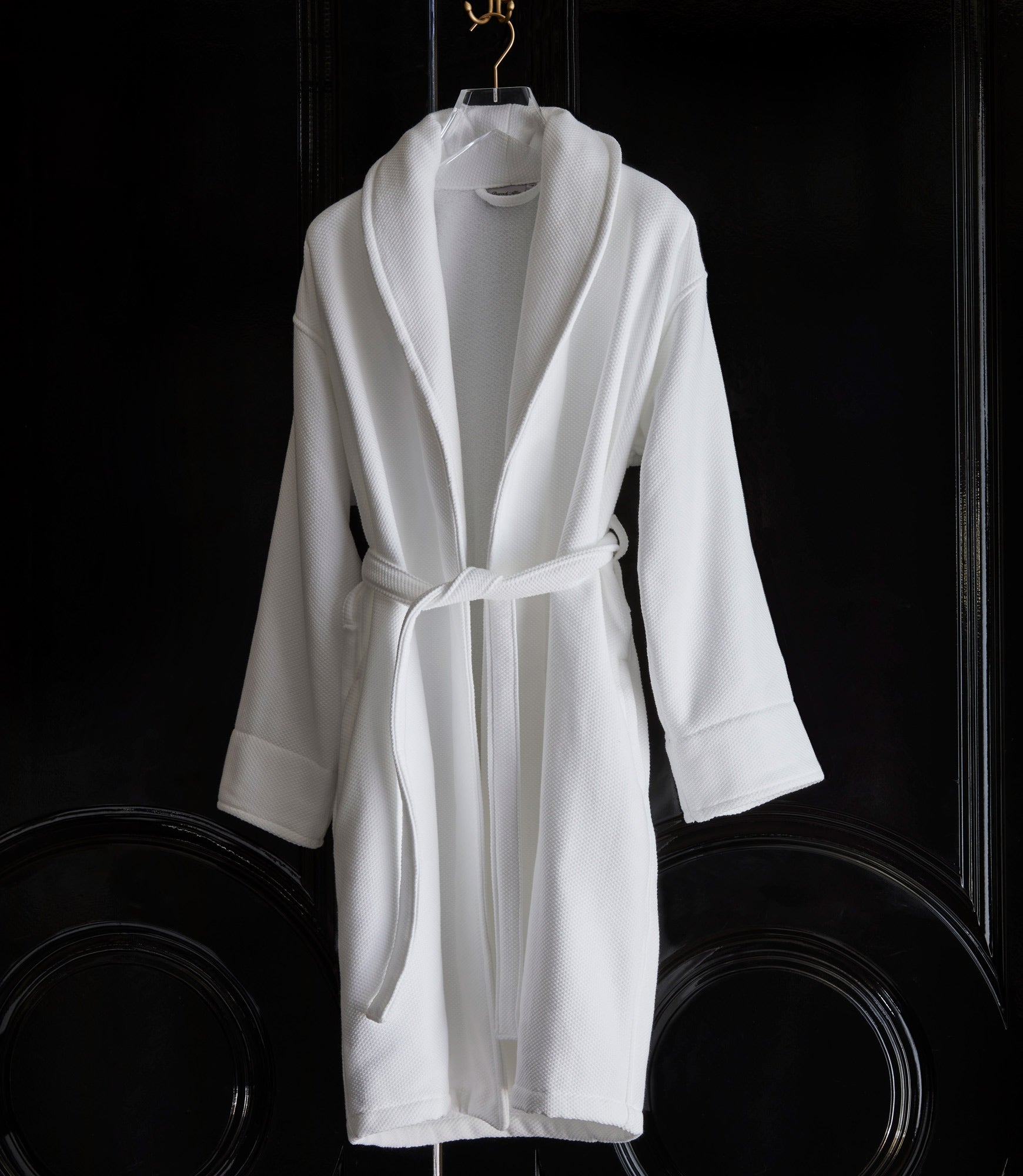 Luxury Spa Bathrobe for Women & Men - Soft Plush Robe with Pockets - Perfect for Home, Spa, Hotel, and Relaxation