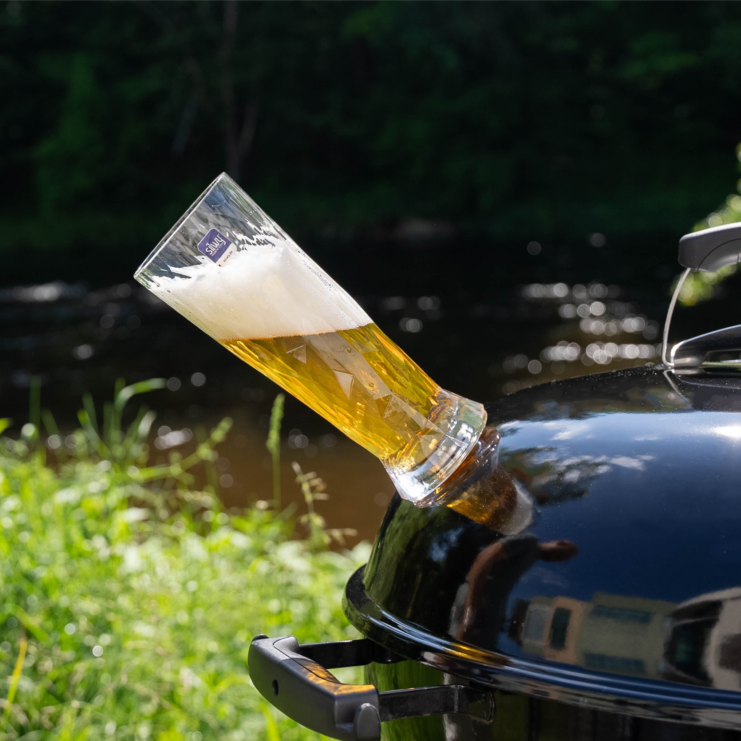 Premium Magnetic Plastic Beer Glasses - Set of 4, Shatterproof & Dishwasher Safe - Perfect for Parties, BBQs, and Outdoor Events