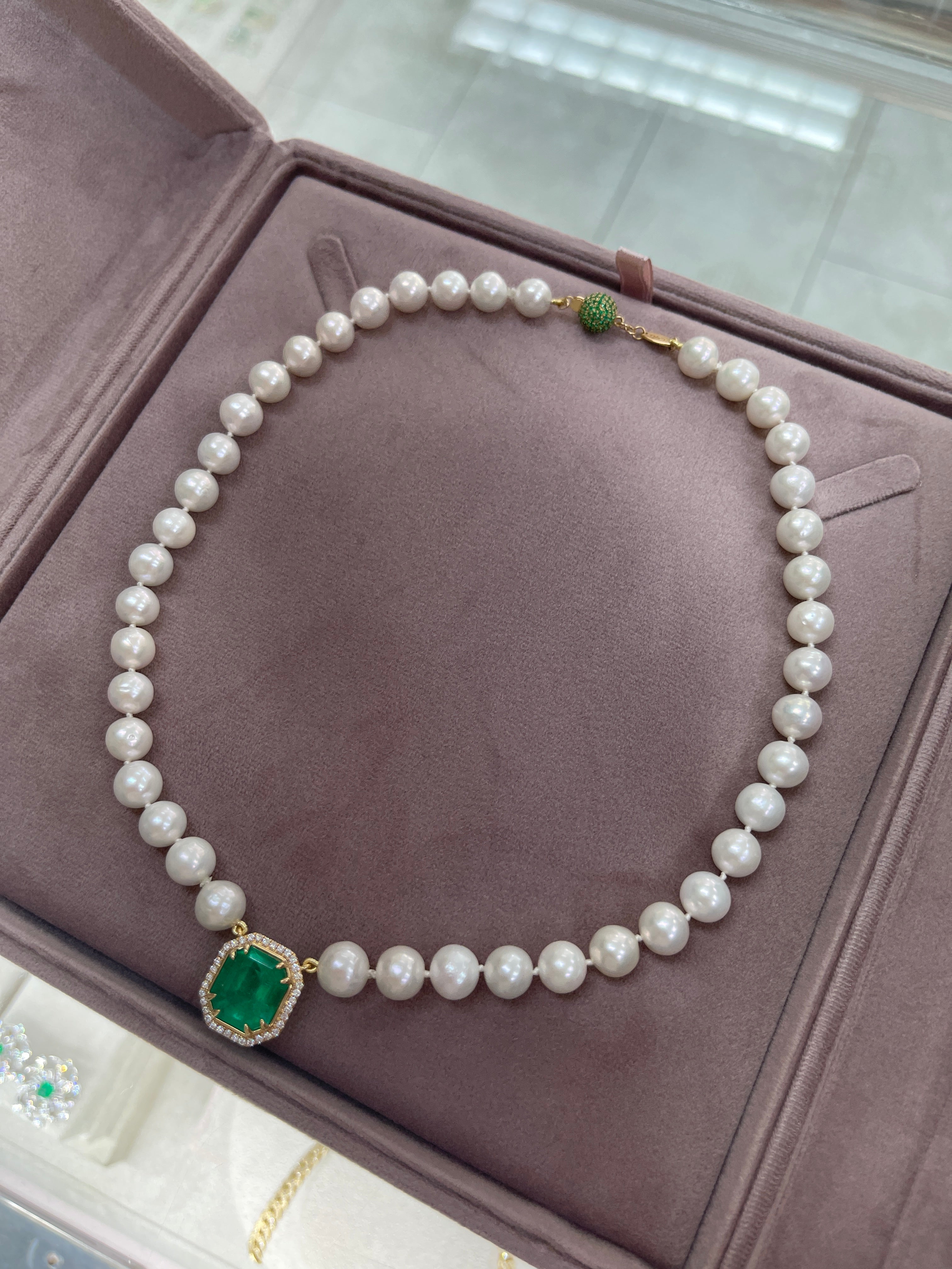 7.82 Carat Colombian Emerald & Diamond Halo Akoya Pearl 18K White Gold Necklace - Elegant Jewelry for Weddings, Anniversaries & Special Occasions