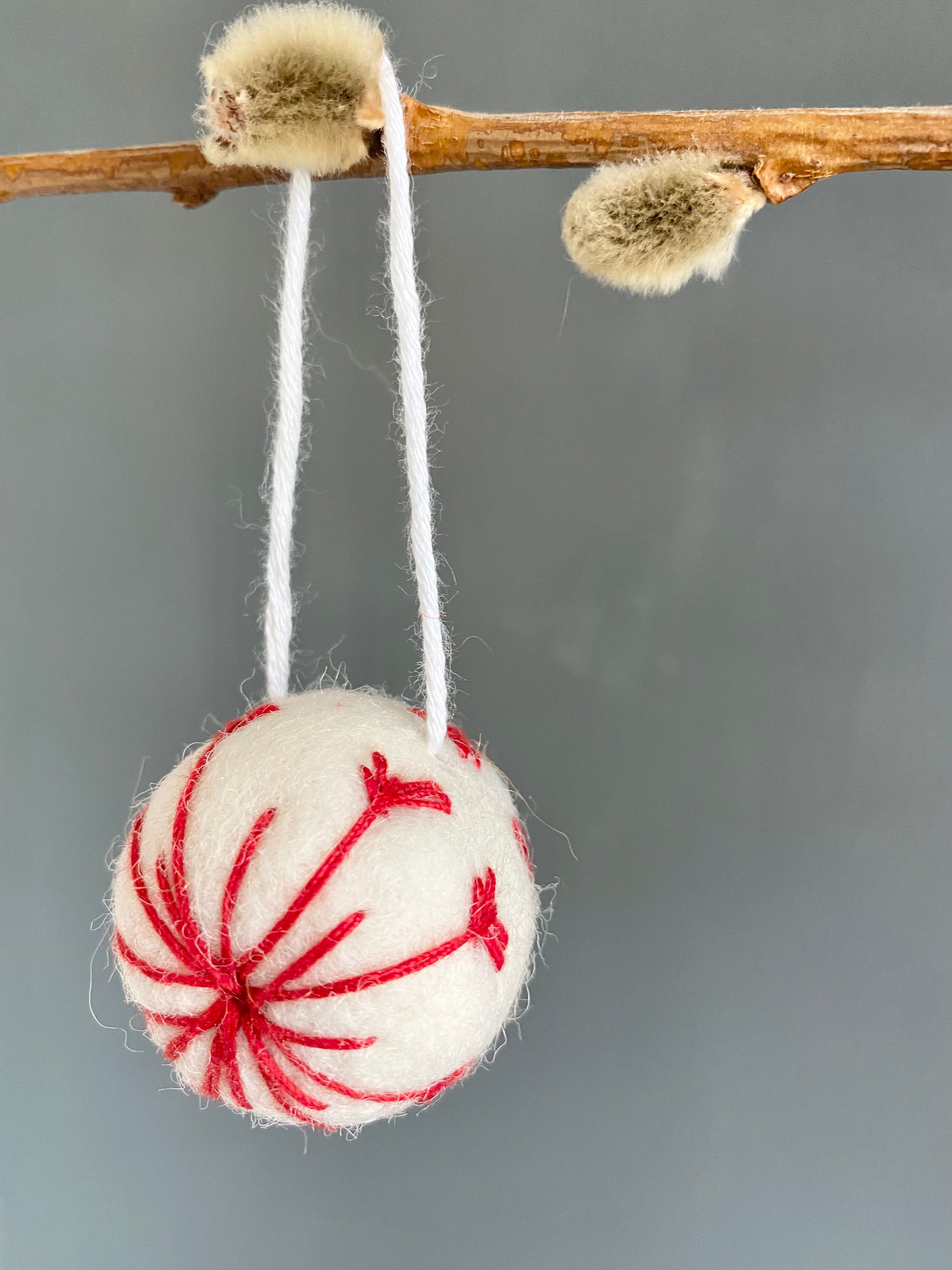 Snowflake Loose Balls - 100pcs Christmas Tree Decorations for Holiday Party, Home & Office Decor - Perfect for DIY Crafts, Winter Wedding, Xmas Ornaments and Festive Decorations