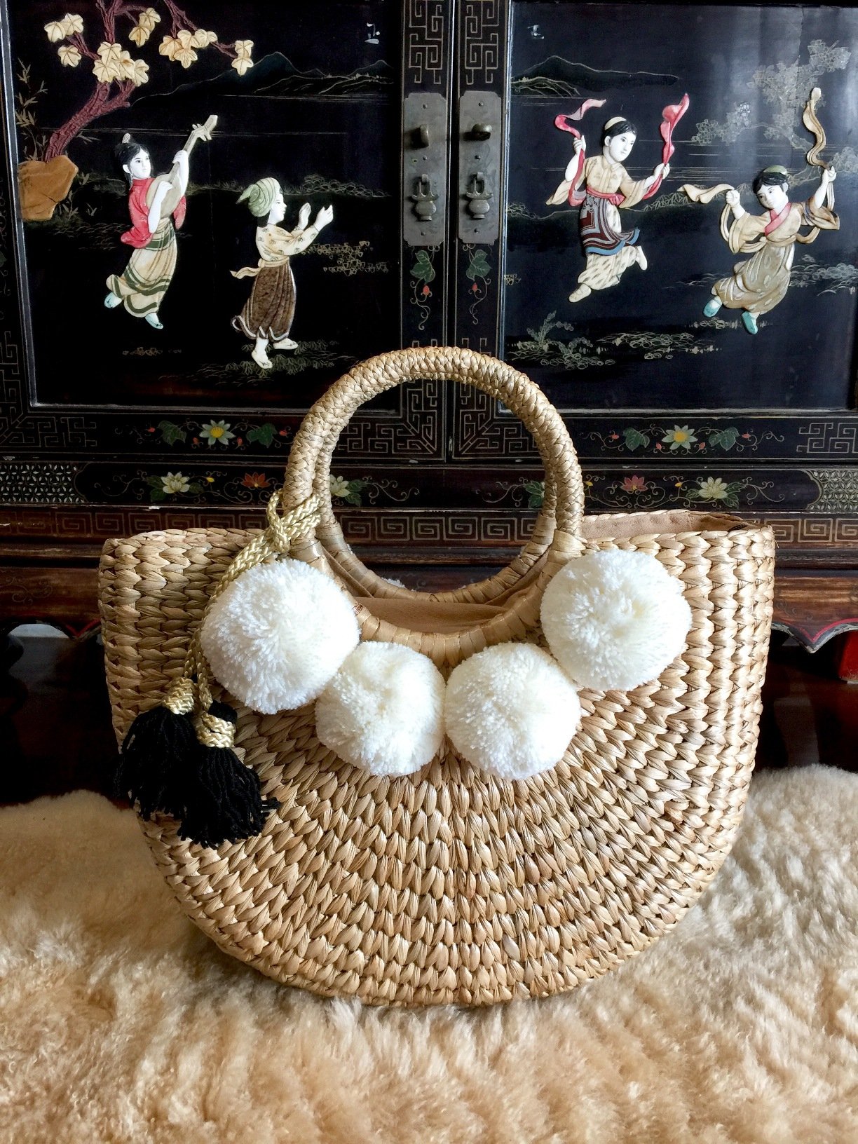 Stylish Pom Pom Straw Tote Bag for Women - Perfect Beach Basket Bag, Summer Straw Handbag for Outings, Picnics & Vacation