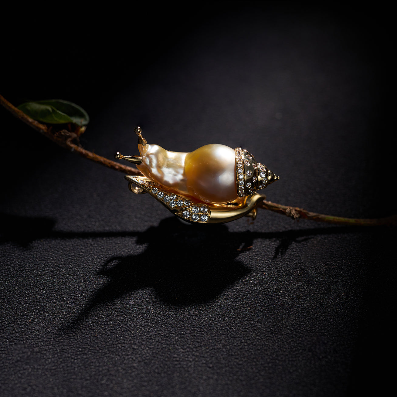 18K Solid Gold Diamond South Sea Baroque Pearl Brooch DR00031 - Elegant Vintage Jewelry for Weddings, Parties & Special Occasions