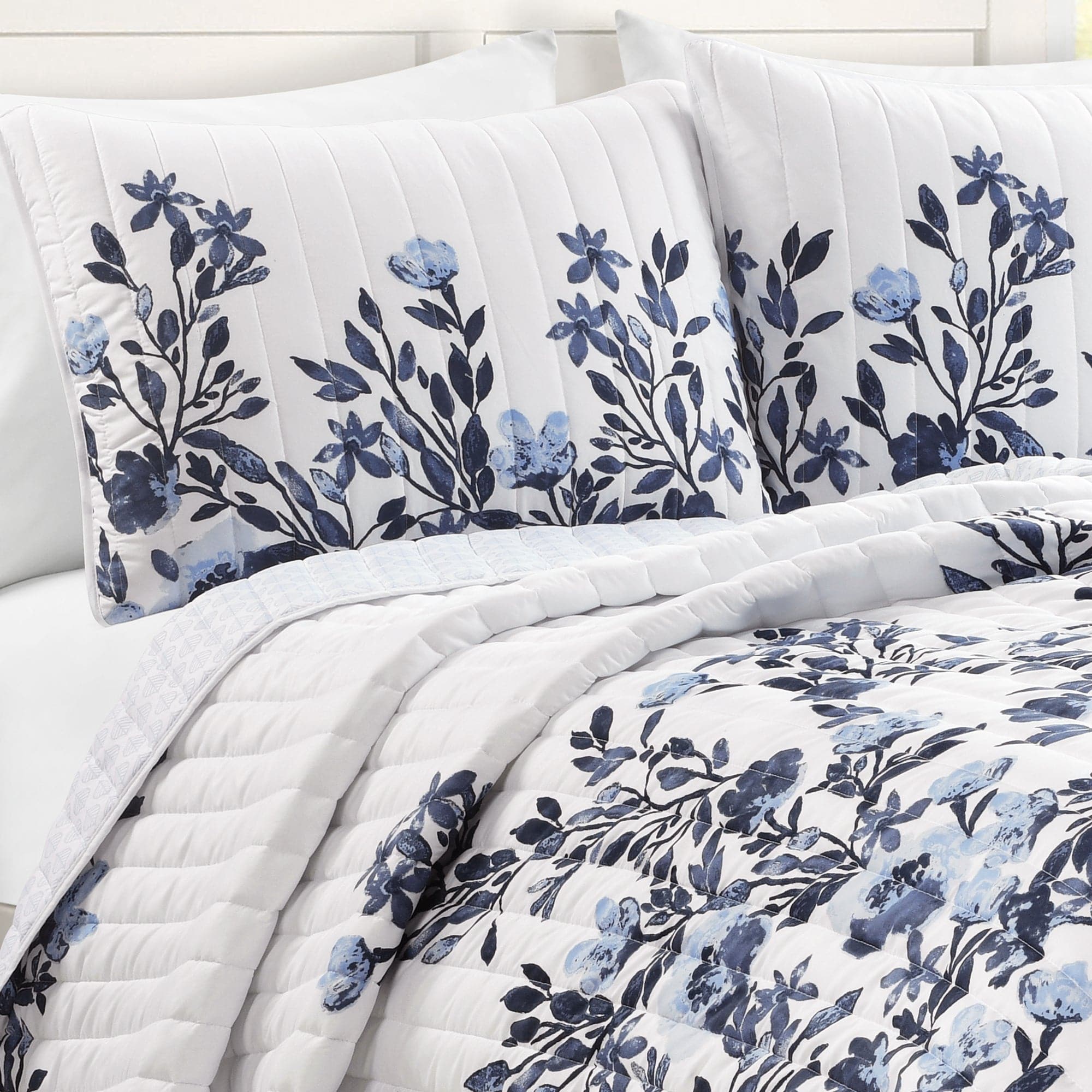 Tanisha Reversible Quilt 3-Piece Bedding Set - Soft Comforter, Pillow Shams & Bed Skirt - Cozy All-Season Luxury for Master Bedroom, Guest Room & Dorm Decor