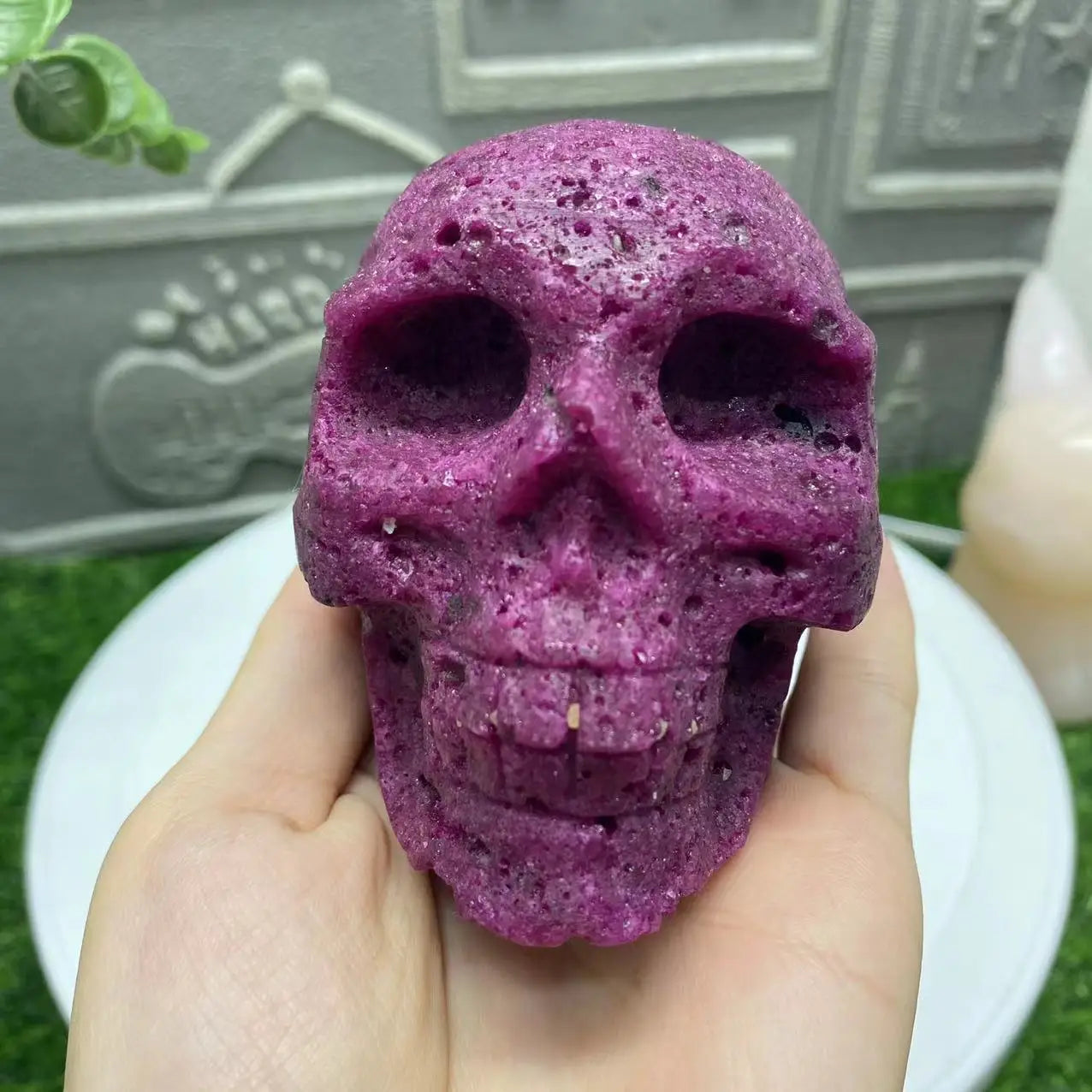 Natural Ruby Skull Crystal - Healing Meditation Stone for Positive Energy, Spiritual Decor & Unique Gift Idea for Yoga, Reiki, Feng Shui & Home Decoration