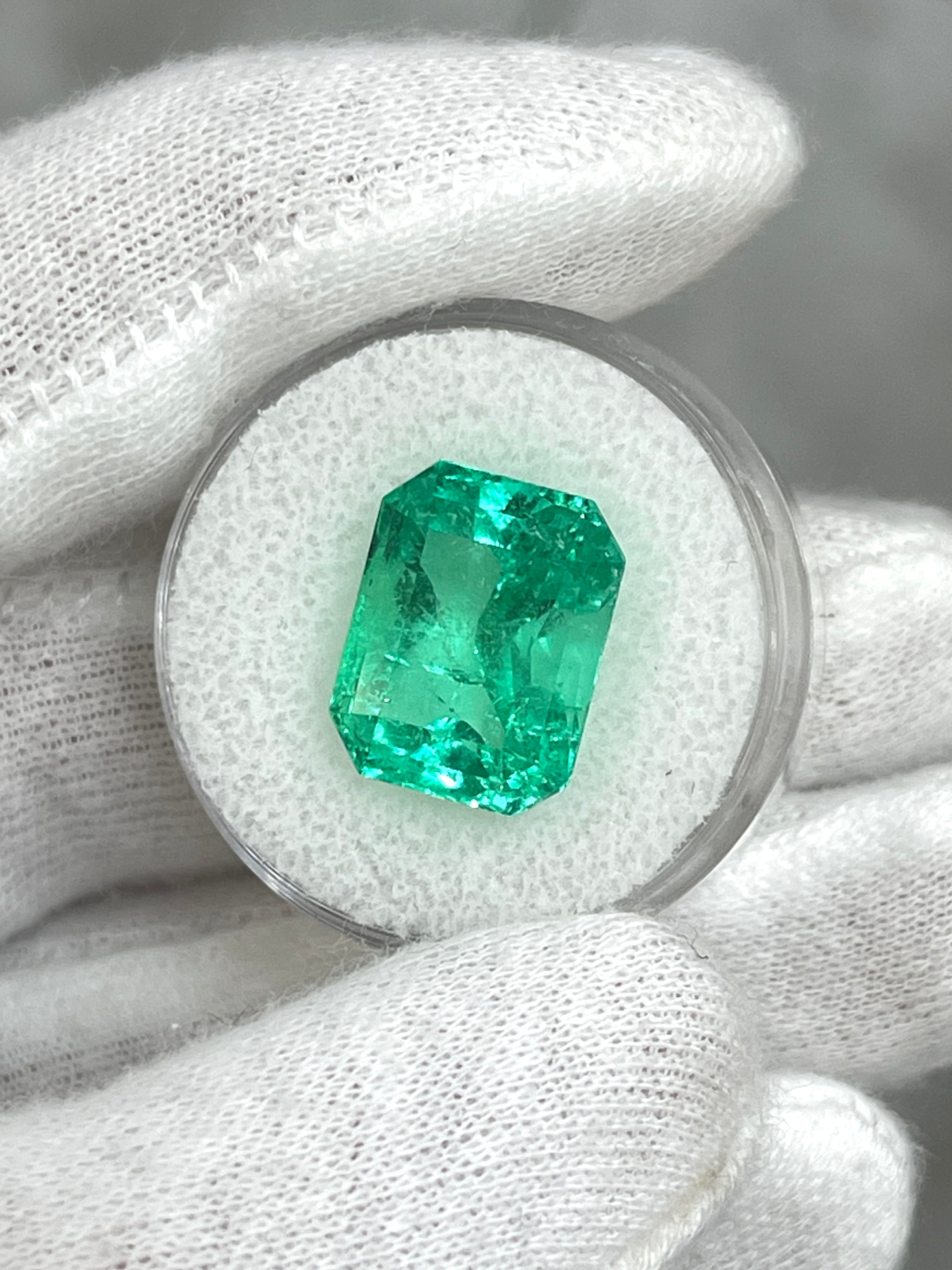 9.51 Carat 14x11mm Genuine Colombian Emerald - Vivid Green Emerald Cut Loose Gemstone for Jewelry Making, Engagement Rings & Luxury Gifts