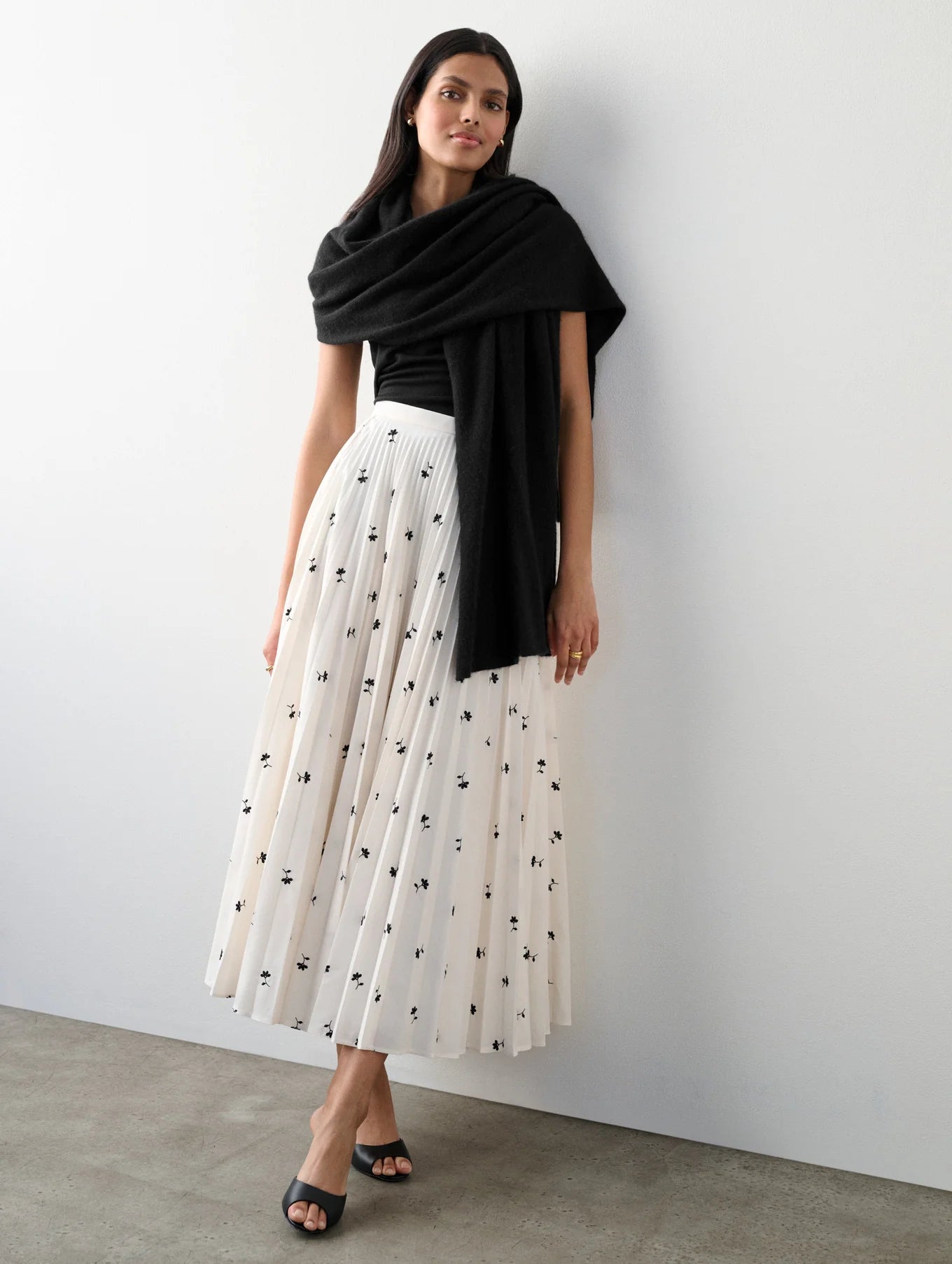 Luxury Cashmere Travel Wrap Shawl - Soft & Warm Black Wrap for Women - Perfect for Airplane, Office & Evening Outings