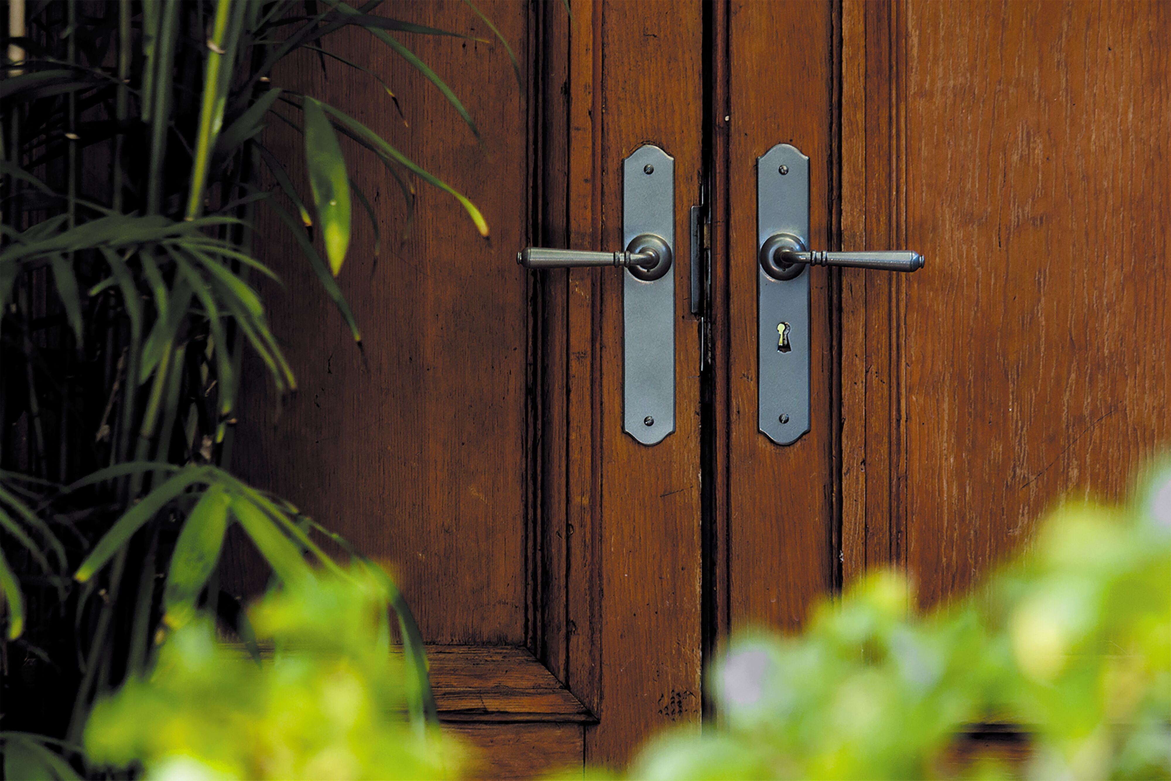 0750 Door Lever Reims Lock Pair in Satin Chrome - H240xW40xP70mm - Perfect for Home, Office & Commercial Door Security