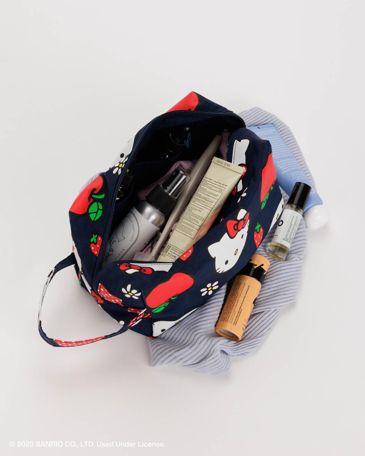 BAGGU Hello Kitty Apple Print Dopp Kit - Travel Toiletry Bag for Women & Girls, Perfect for Gym, Vacation & Weekend Getaways