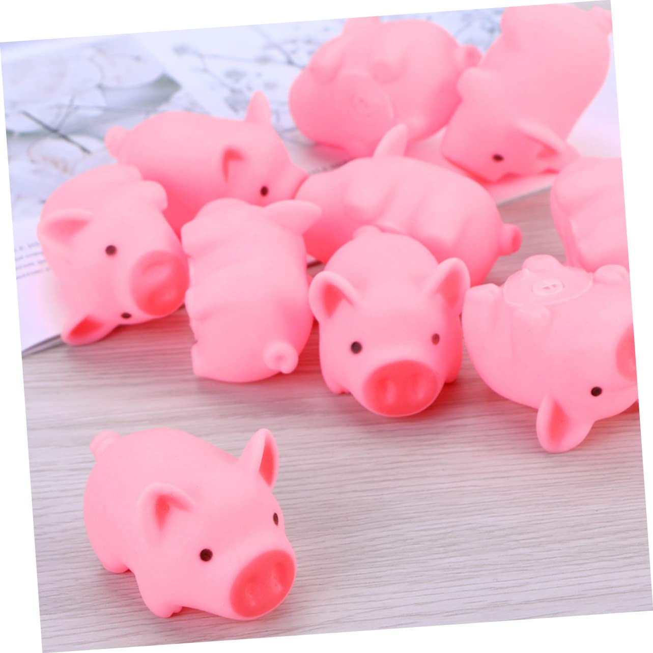 HEMOTON 40 Pcs Cute Pig Shaped Squeaky Bath Toys - Fun Pool Float Toys for Kids, Durable Plastic Water Play Toys for Toddlers & Babies - Perfect for Bathtime, Swimming Pools & Outdoor Water Activities