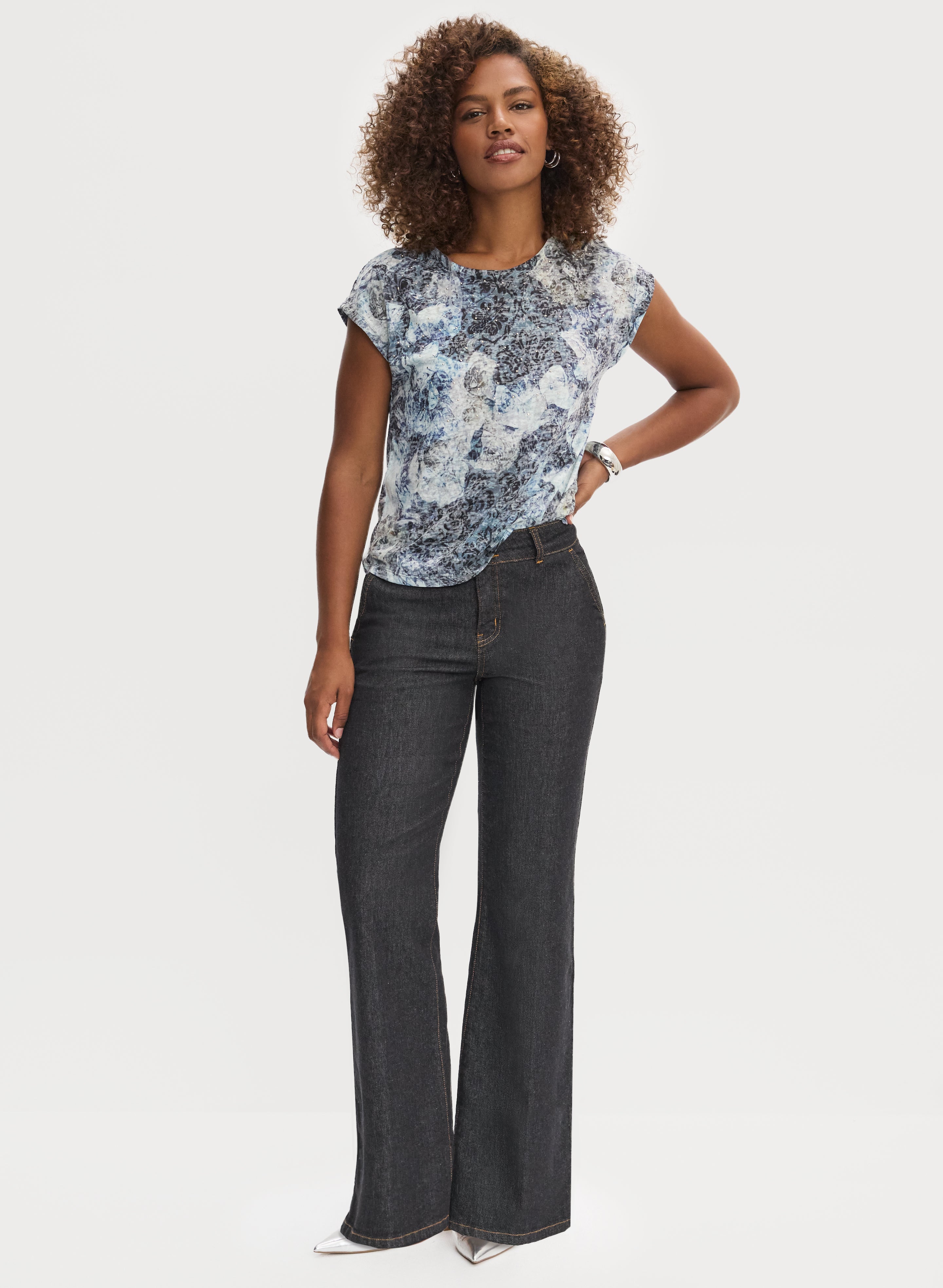 Floral Print T-Shirt & Flare Leg Jeans for Women - Vintage Style Cotton Top & High Waist Denim Pants - Casual Outfit for Spring, Summer & Date Night