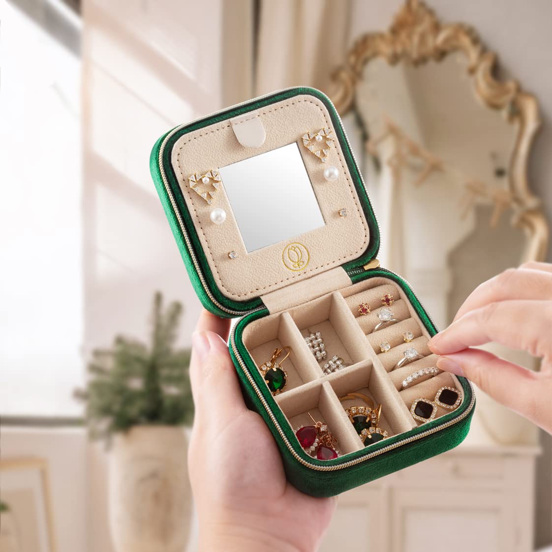 Velvet Jewelry Travel Case for Women with Mirror - Emerald Green, Perfect for Earrings & Accessories on the Go