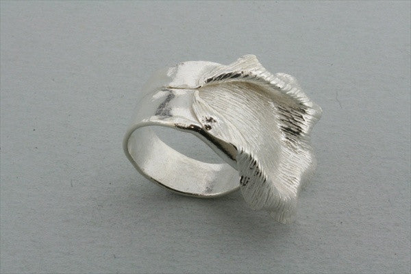 Elegant Gold Foiled Leaf Ring for Women - Nature-Inspired Jewelry for Everyday Wear & Special Occasions