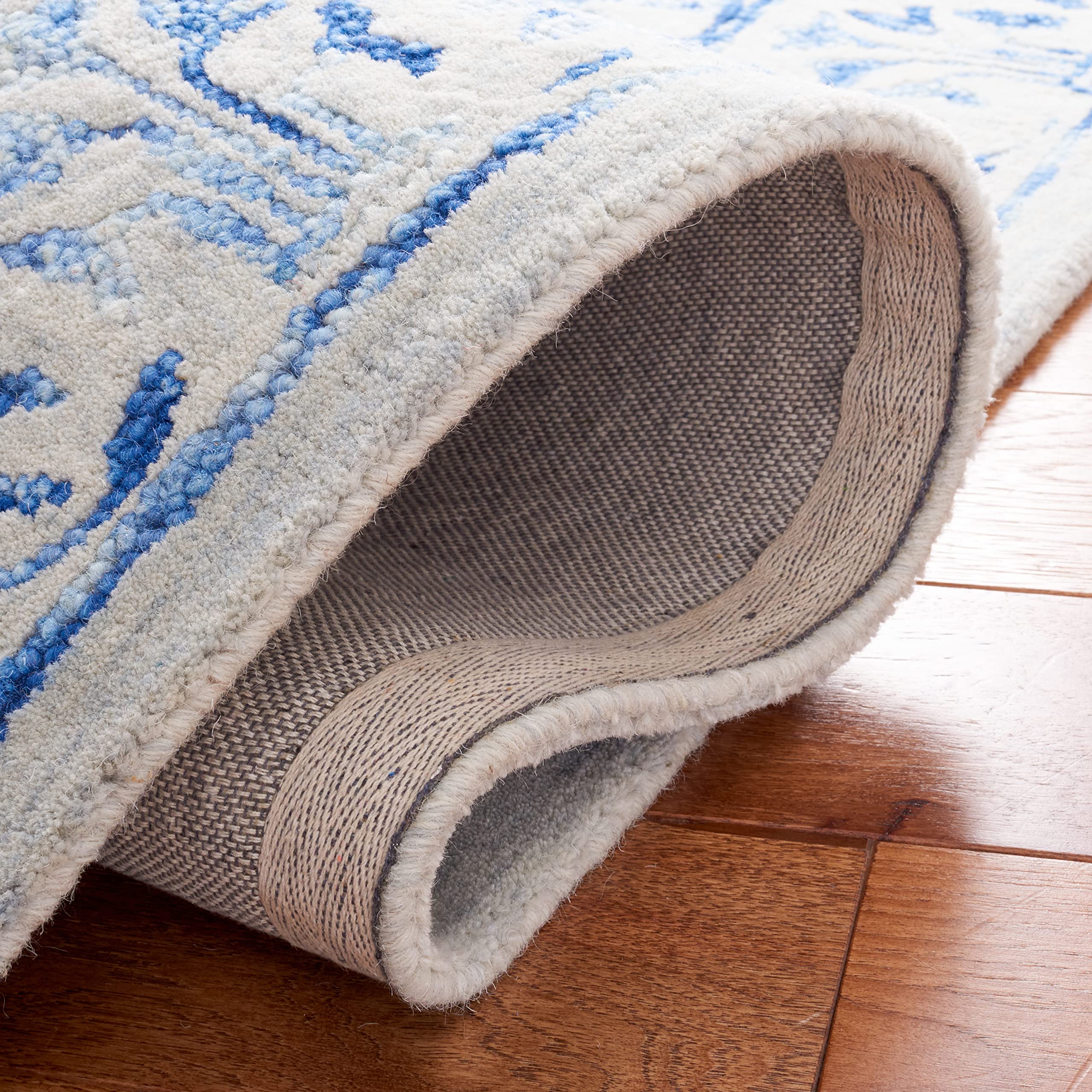 SAFAVIEH Metro Collection 6'x6' Square Ivory & Blue Wool Area Rug - Handmade Premium Quality for Living Room, Dining Room & Bedroom Decor | Soft & Durable Floor Covering for Home Interior Design