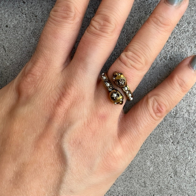 Stylish Gold Twin Skull Pearl Band Ring for Women & Men | Gothic Jewelry for Halloween, Parties & Everyday Fashion