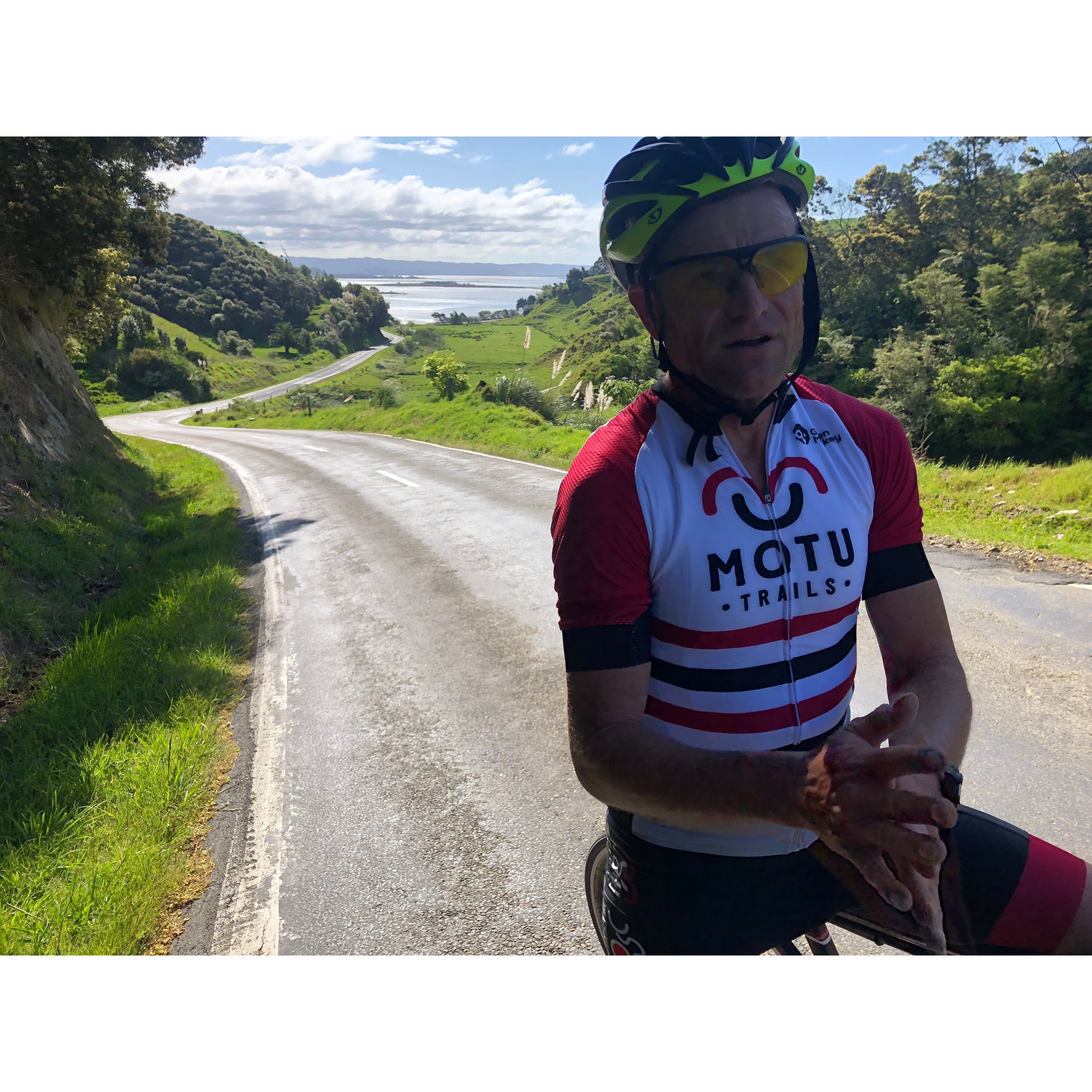 Motu Trails Cycling Kit - Men's & Women's Bike Jersey & Shorts Set - Moisture Wicking, Breathable for Road & Mountain Biking - Perfect for Training, Racing & Outdoor Adventures
