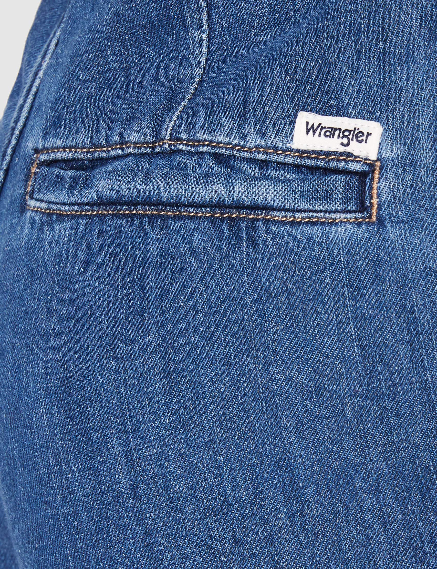 Wrangler Women's Mom Fit Chino Jeans - Comfortable High Waisted Stretch Pants for Casual Wear & Everyday Outfits