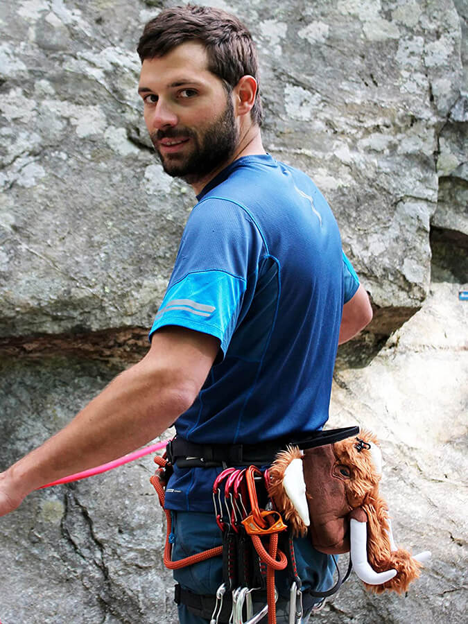 YY Vertical Chalk Bag for Rock Climbing & Bouldering - Lightweight Chalk Holder with Belt Loop for Gym Training & Outdoor Sports