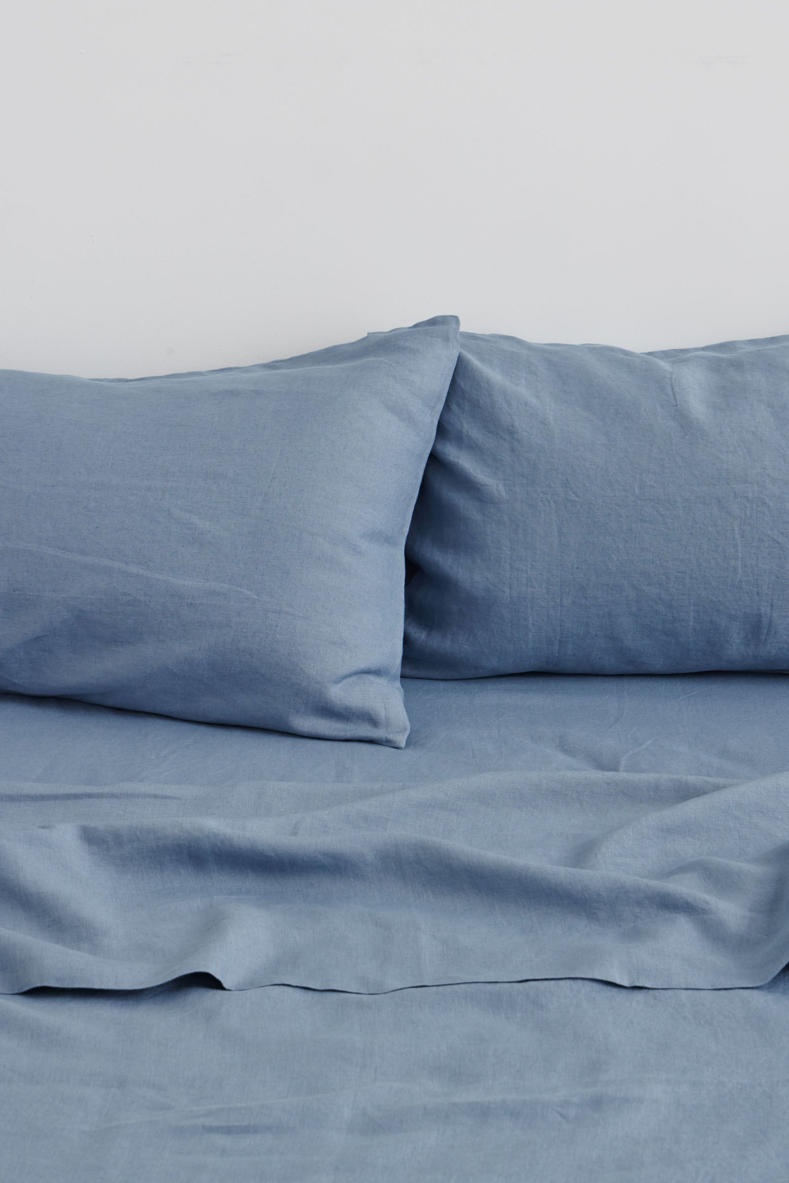 Premium 100% Linen Standard Pillowcases - Breathable & Hypoallergenic Bedding Set (20x26 inches) - Ocean Blue - Perfect for Home, Hotel, and Airbnb Decor