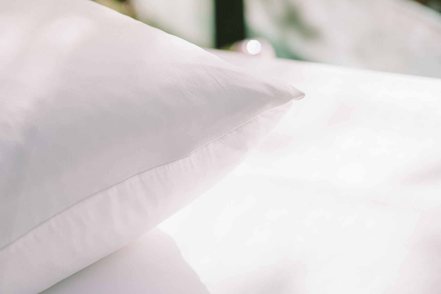 100% Pure Mulberry Silk Pillowcase for Hair & Skin - Hypoallergenic & Anti-Wrinkle Luxury Bedding for Women & Men - Perfect for Beauty Sleep, Travel & Home Spa
