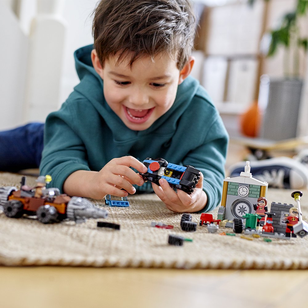 LEGO Juniors The Incredibles 2 Underminer Bank Heist 10760 Building Kit (149 Pieces) | Superhero Toy for Kids Ages 4+ | Creative Play & Collectible Set for Birthday Gifts & Indoor Activities
