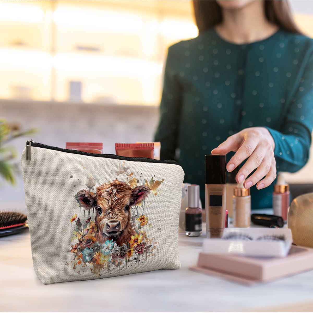 Highland Cow Makeup Bag for Women - Cute Scottish Cow Cosmetic Pouch, Perfect Gift for Cow Lovers - Great for Travel, Gym & Everyday Use