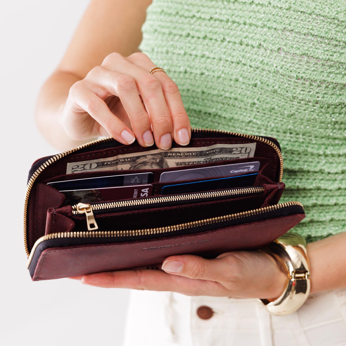Stylish Accordion Zip Wallet for Men & Women - RFID Blocking, Multiple Card Slots & Cash Pocket - Perfect for Travel, Business & Everyday Use