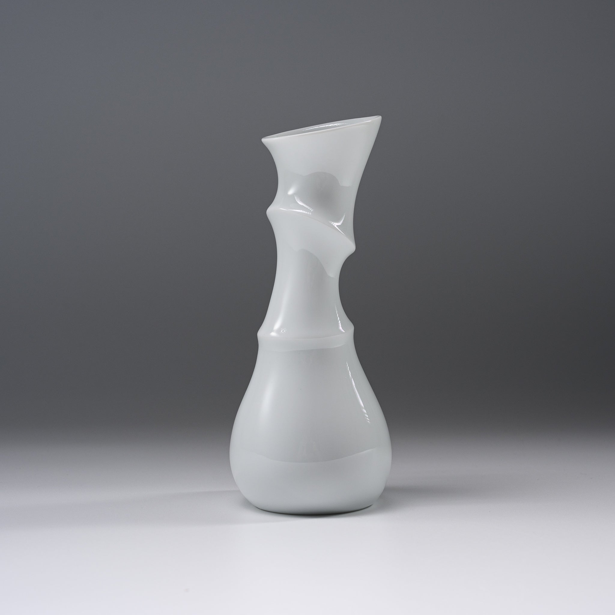 Modern White Porcelain Chiku Bamboo Vase - Elegant Japanese Futafushi Style Home Decor for Living Room, Dining Table & Wedding Centerpieces