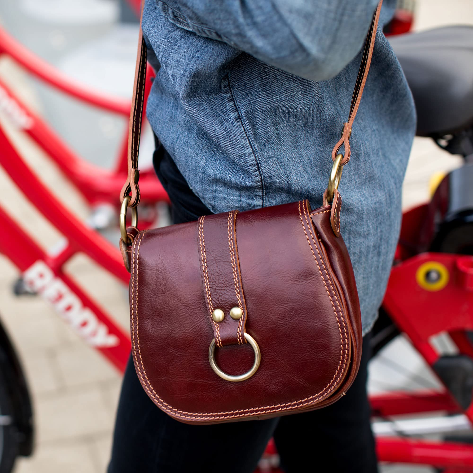 Floto Venezia Women's Saddle Bag - Vintage Leather Crossbody Shoulder Purse Handbag for Everyday Use, Travel & Date Night
