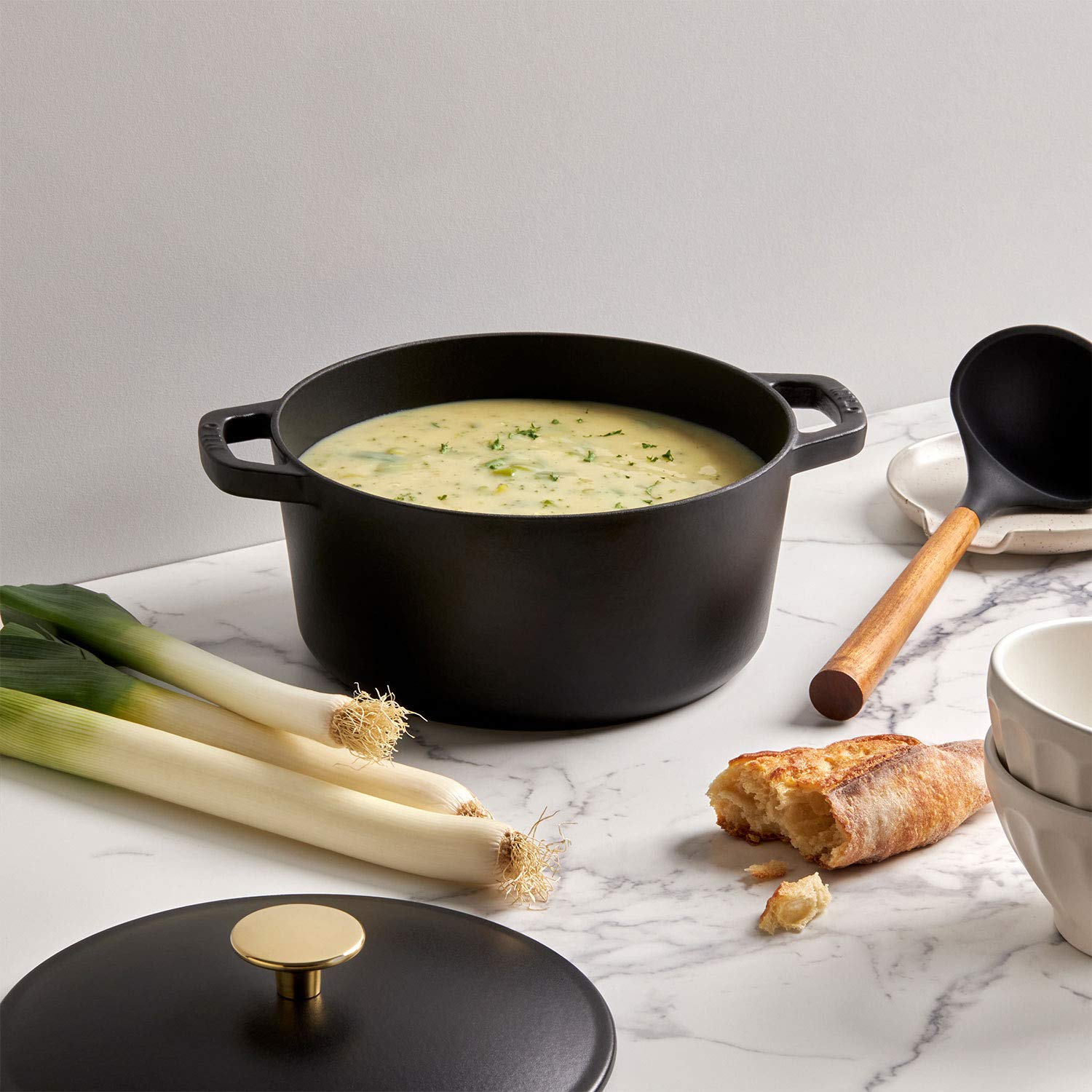 Premium 3.5-Quart Enameled Cast Iron Dutch Oven with Lid - Kana Milo Black & Gold Casserole Pot | Oven & Dishwasher Safe | Even Heat Distribution for Braising, Stewing & Baking | Perfect for Soups, Bread & Family Dinners