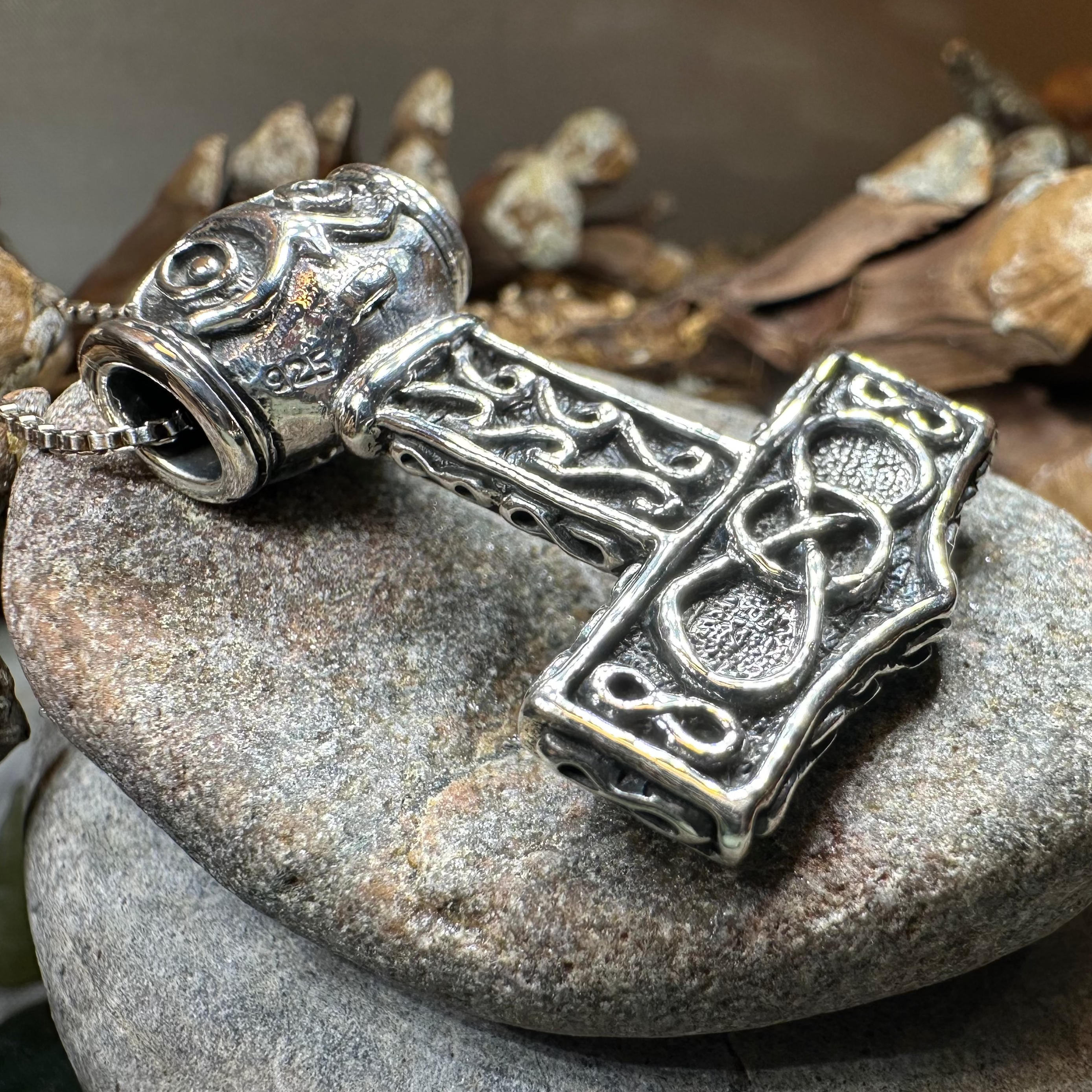 Thor's Hammer Necklace - Viking Mjolnir Pendant for Men & Women - Norse Mythology Jewelry - Perfect for Cosplay, Gifts & Everyday Wear