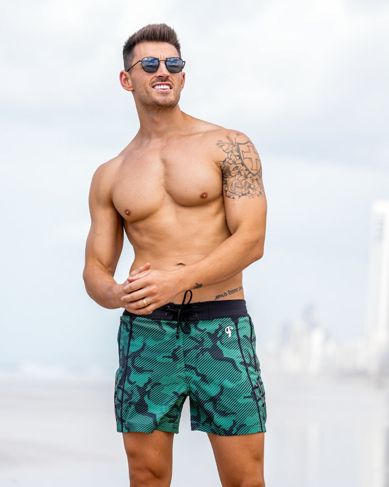 Striped Green Camouflage T-Shirt for Men - Comfortable Casual Wear for Outdoor Activities & Hunting