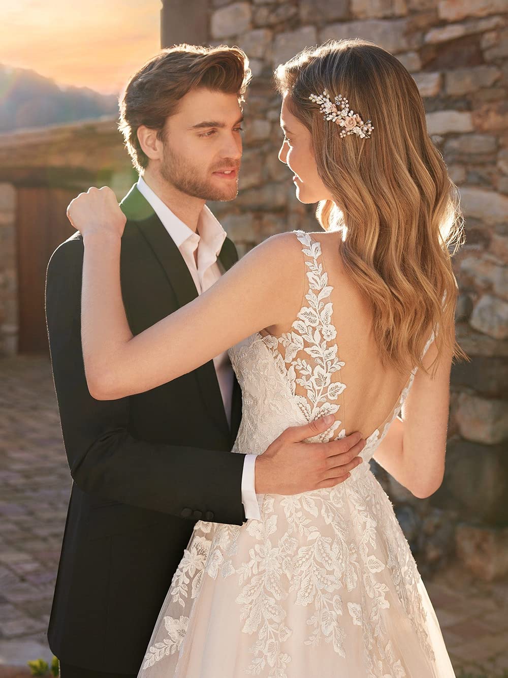 Clothfun 2024 Women's Lace Mermaid Wedding Dress with Sleeves - Elegant Beach Bridal Gown for Bride - Perfect for Beach Weddings, Destination Ceremonies & Romantic Photoshoots