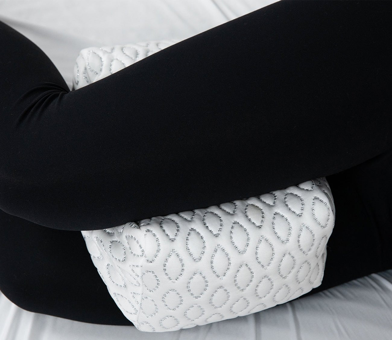 Bedgear Knee Support Pillow for Pain Relief & Joint Alignment - Comfortable Orthopedic Pillow for Side Sleepers, Back Pain, Arthritis & Post-Surgery Recovery - Ideal for Home, Travel & Office Use