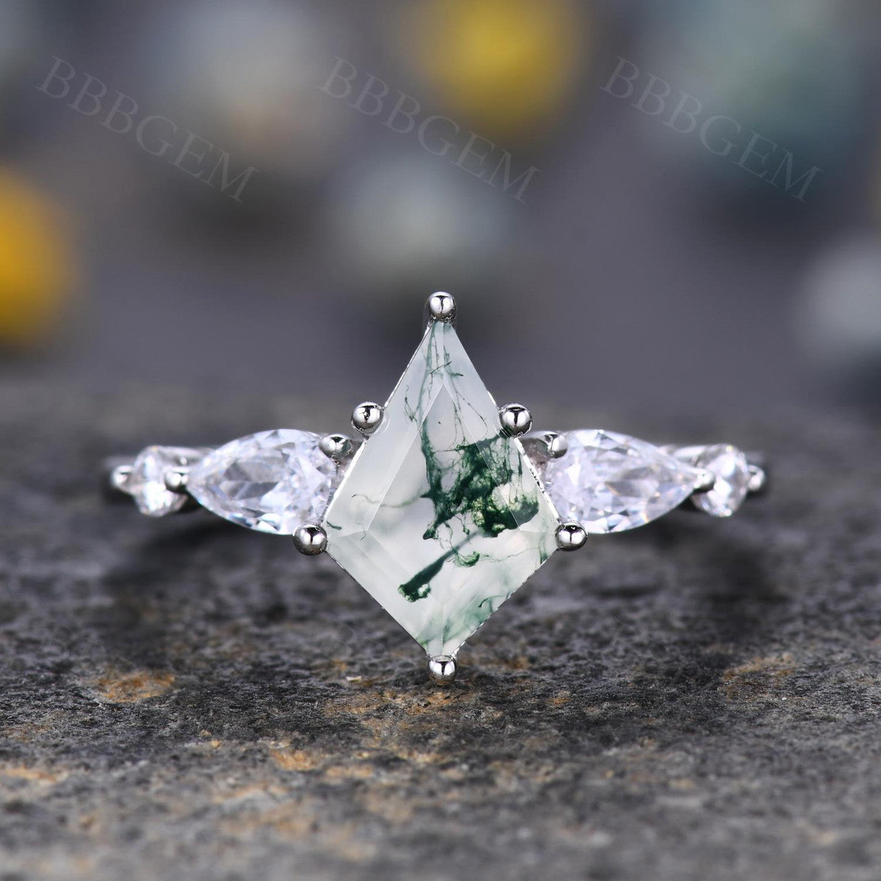 Vintage Green Moss Agate Engagement Ring for Women - Elegant Kite Step Cut Gemstone Jewelry - Perfect for Proposals, Anniversaries & Special Occasions