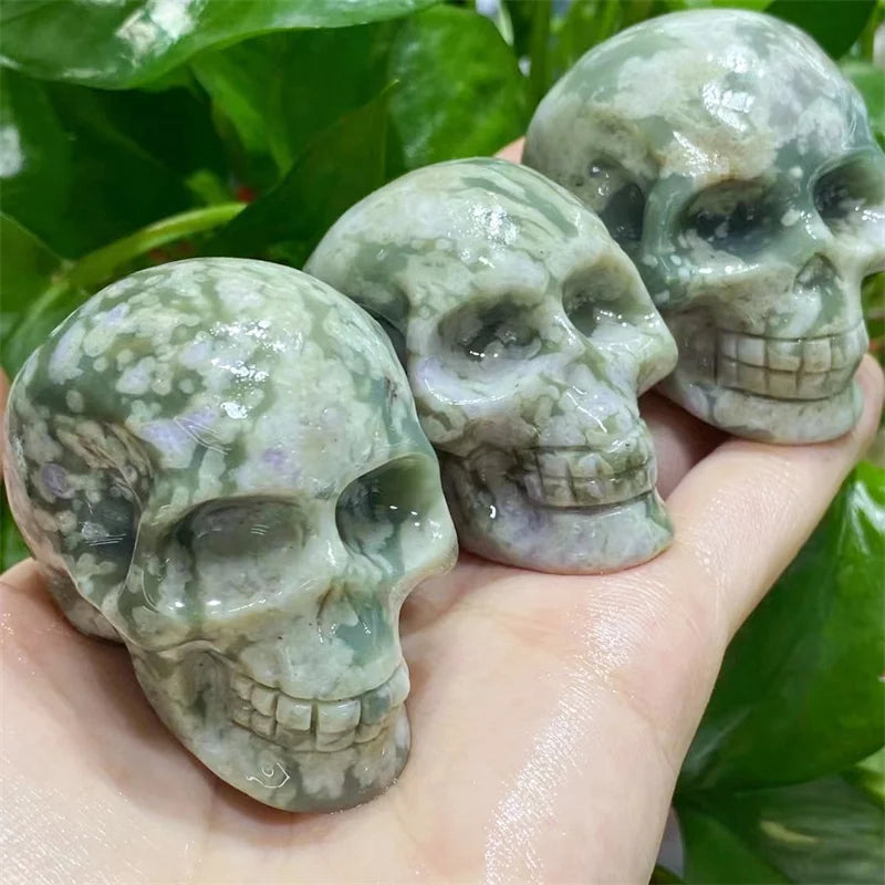 Natural Lucky Onyx Skull & Agate Skull Crystal Carving - Reiki Healing Gemstone Figurine - Handcrafted Home Decor & Spiritual Gift (2 Inch, 1PC) - Perfect for Meditation, Yoga Spaces & Gothic Decor