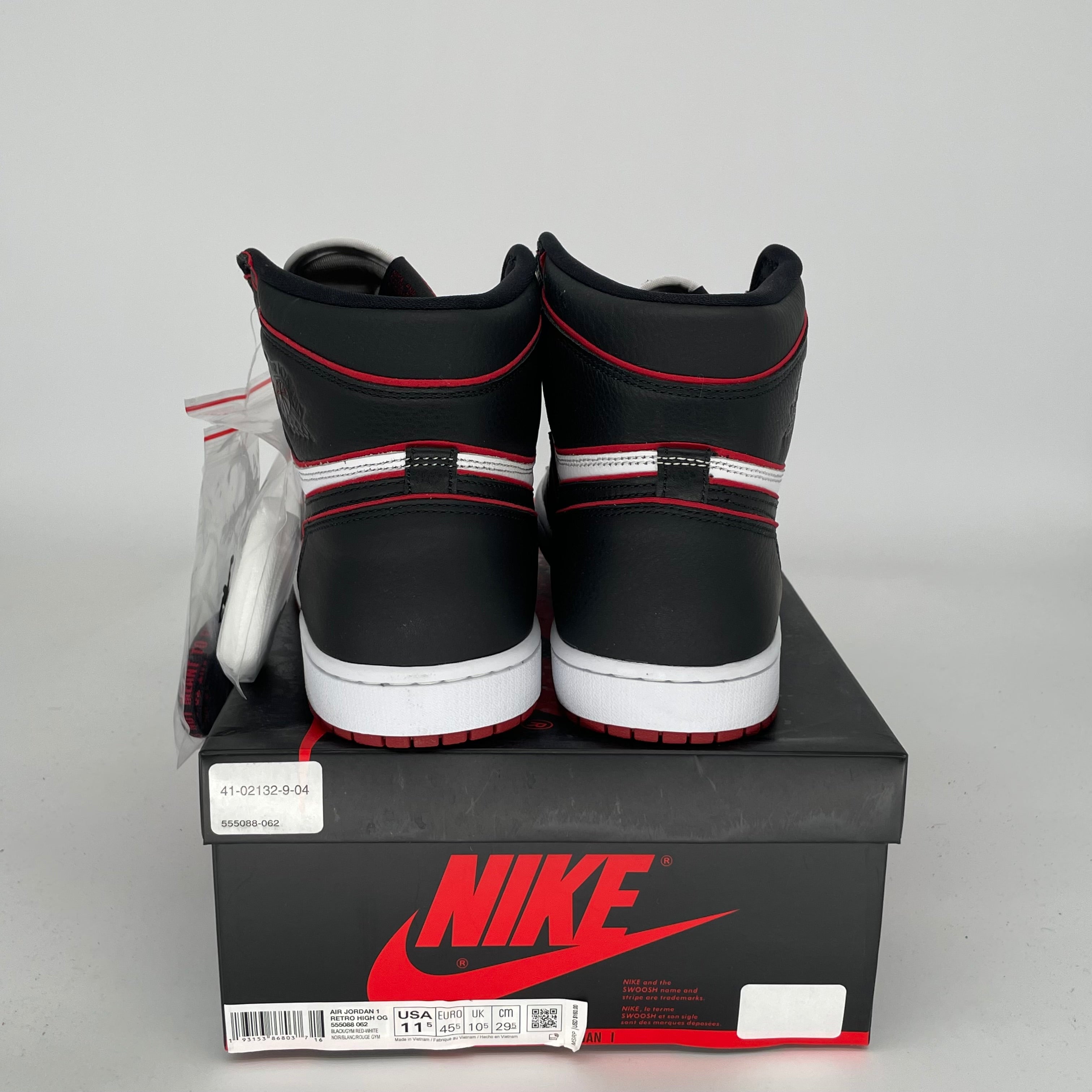 AIR JORDAN 1 BLOODLINE Men's Basketball Shoes Size 11.5 - Style 555088-062 | Retro High Top Sneakers for Streetwear & Basketball Games