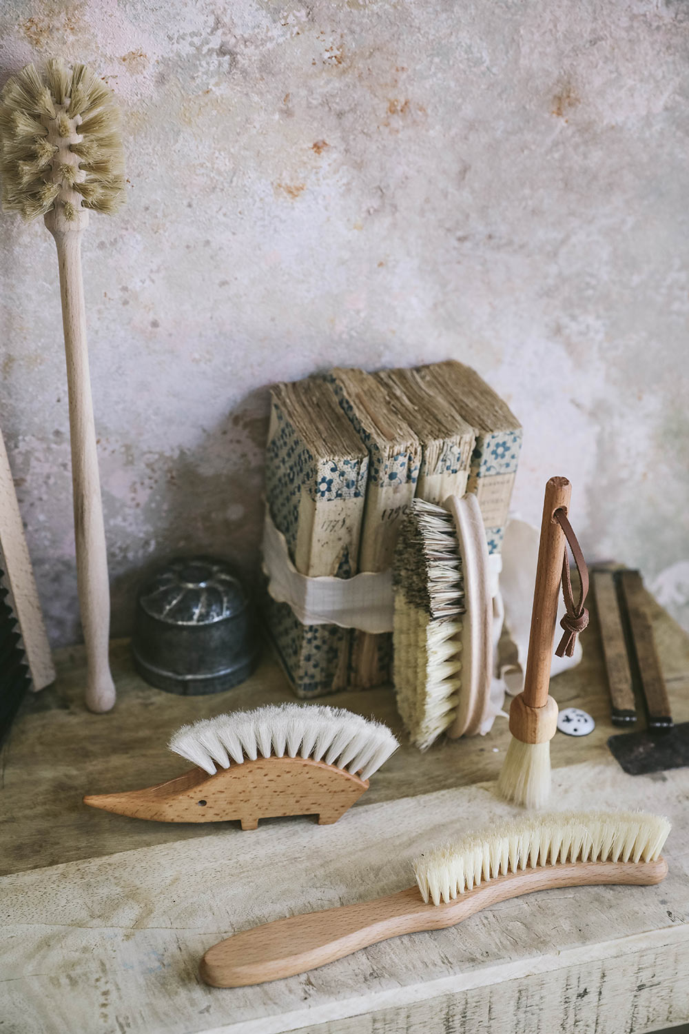 Soft Bristle Hedgehog Table Brush for Dusting and Cleaning - Perfect for Home, Office, and Car Interior Maintenance
