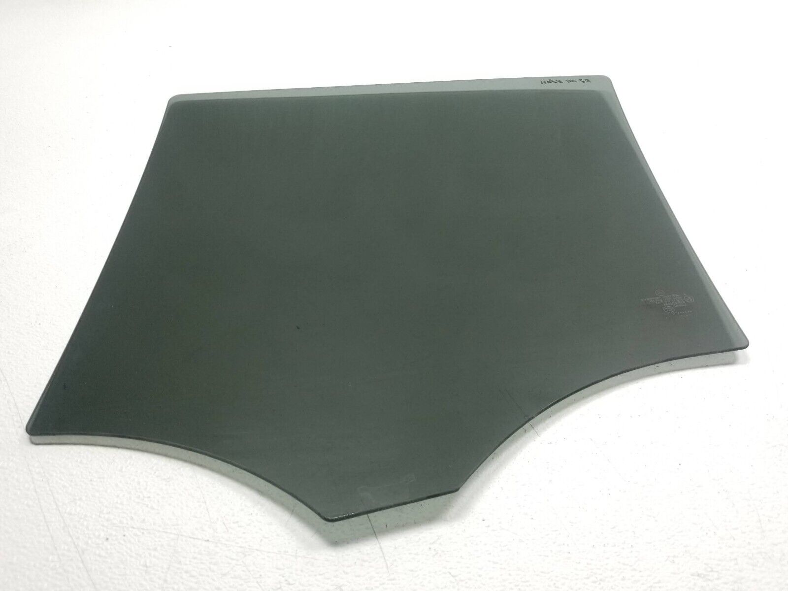 2006-2011 Mercedes ML500 Right Passenger Side Rear Door Window Glass Replacement - OEM Quality for Smooth Operation & Perfect Fit - Ideal for Car Repair & Restoration Projects