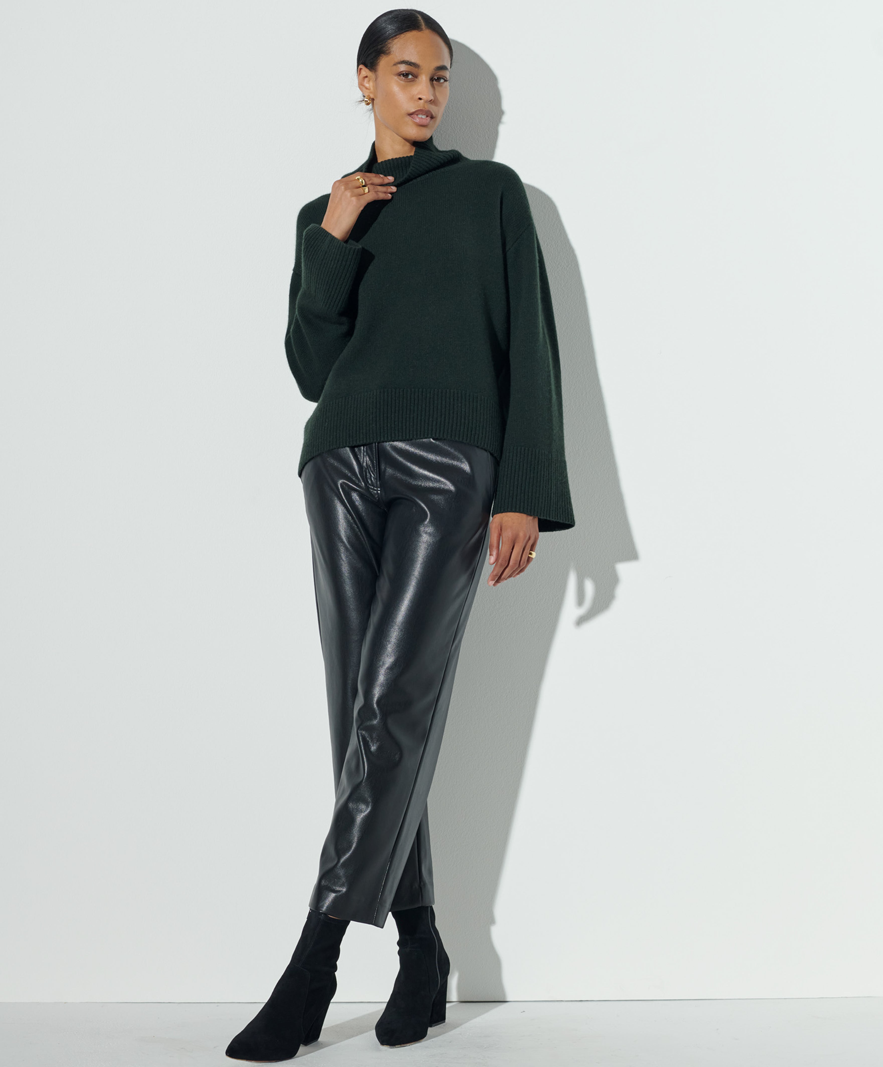 Stylish Slouchy Vegan Leather Pants for Women - Comfortable & Trendy High Waist Trousers - Perfect for Casual Outfits, Office Wear & Night Out