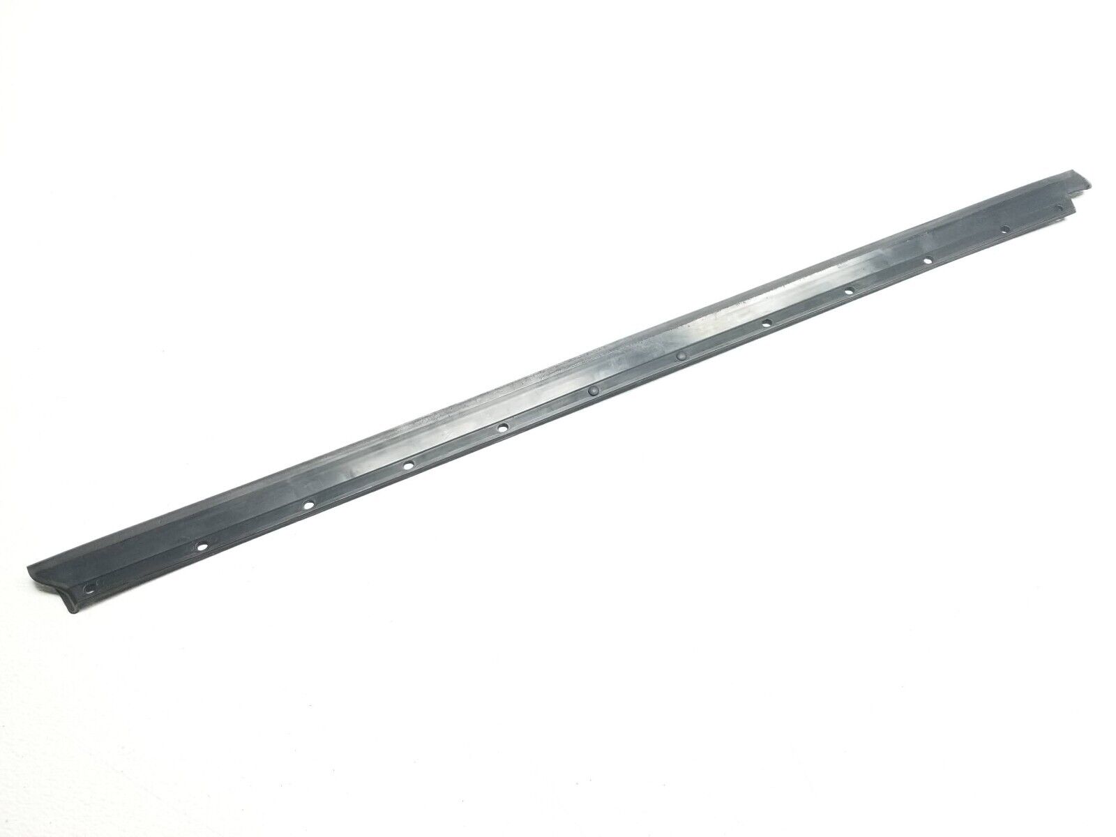 06-11 Mercedes ML500 Right Passenger Door Lower Seal Molding OEM Replacement - Perfect for Weatherproofing & Noise Reduction