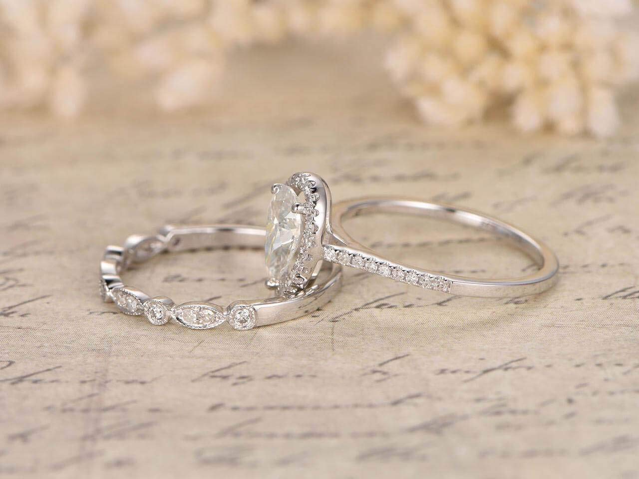 1.50 Carat Pear Cut Moissanite & Diamond Wedding Ring Set in 18k Gold Plating - Elegant Bridal Jewelry for Engagement, Proposal & Anniversary Gifts