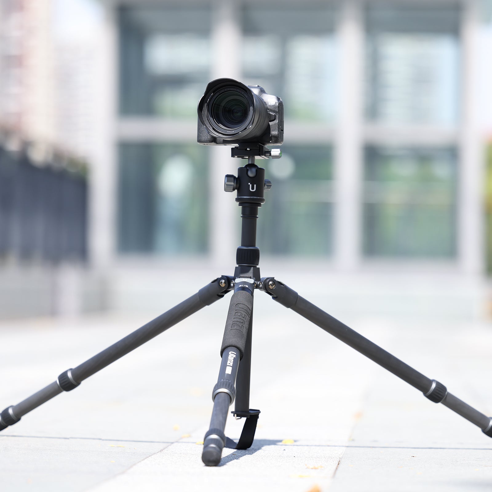 Ulanzi MT-61 Carbon Fiber Lightweight Travel Tripod 3116 - Compact & Sturdy Camera Tripod for DSLR, Mirrorless, Smartphones - Perfect for Travel, Hiking, Vlogging & Outdoor Photography