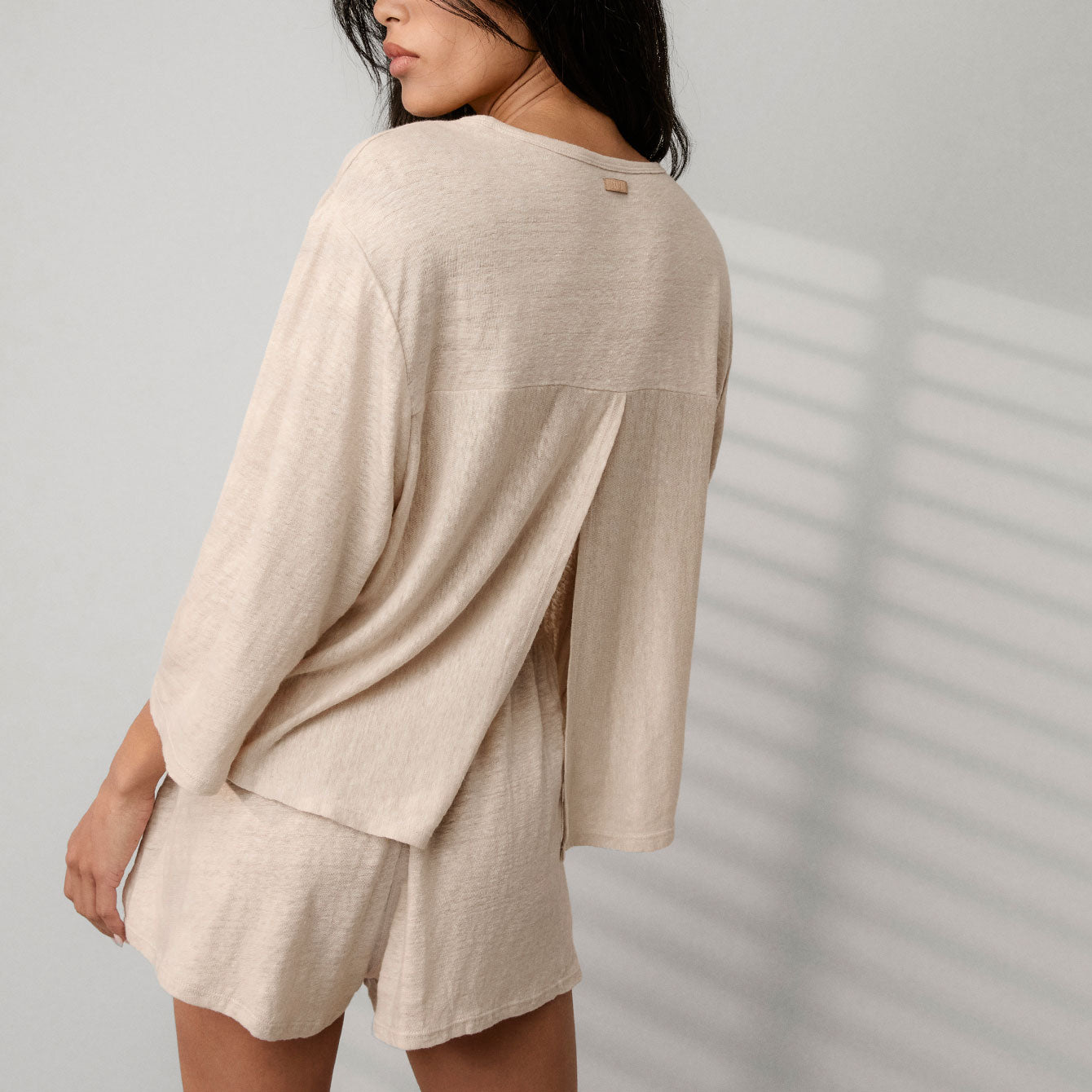 Women's Linen Knit Back Slit Top - Soft Breathable Summer T-Shirt for Casual Outings & Beach Wear