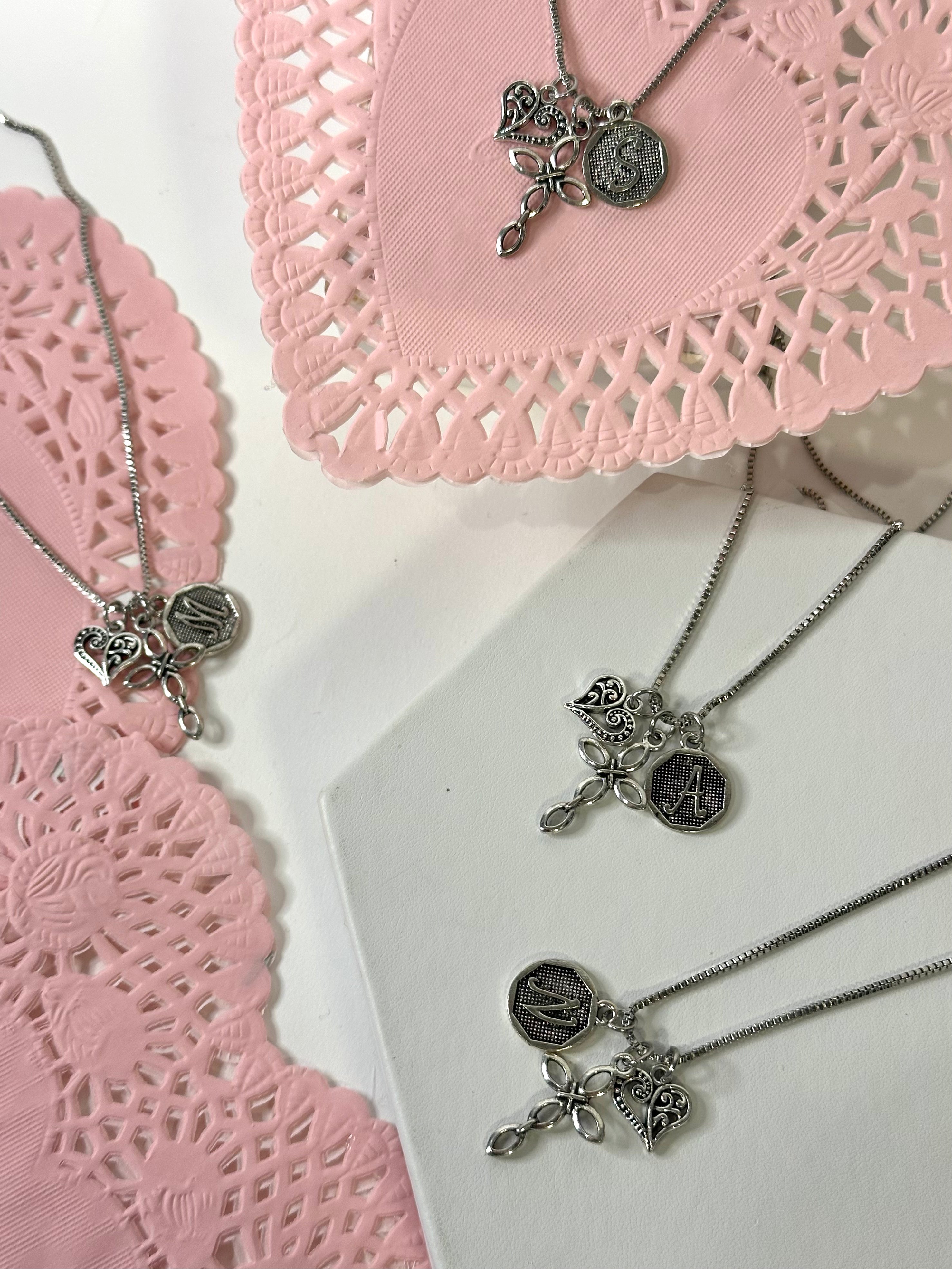 Vintage Silver Initial & Heart Charm Necklace - Personalized Name Pendant Jewelry for Women - Perfect Gift for Birthday, Anniversary & Valentine's Day