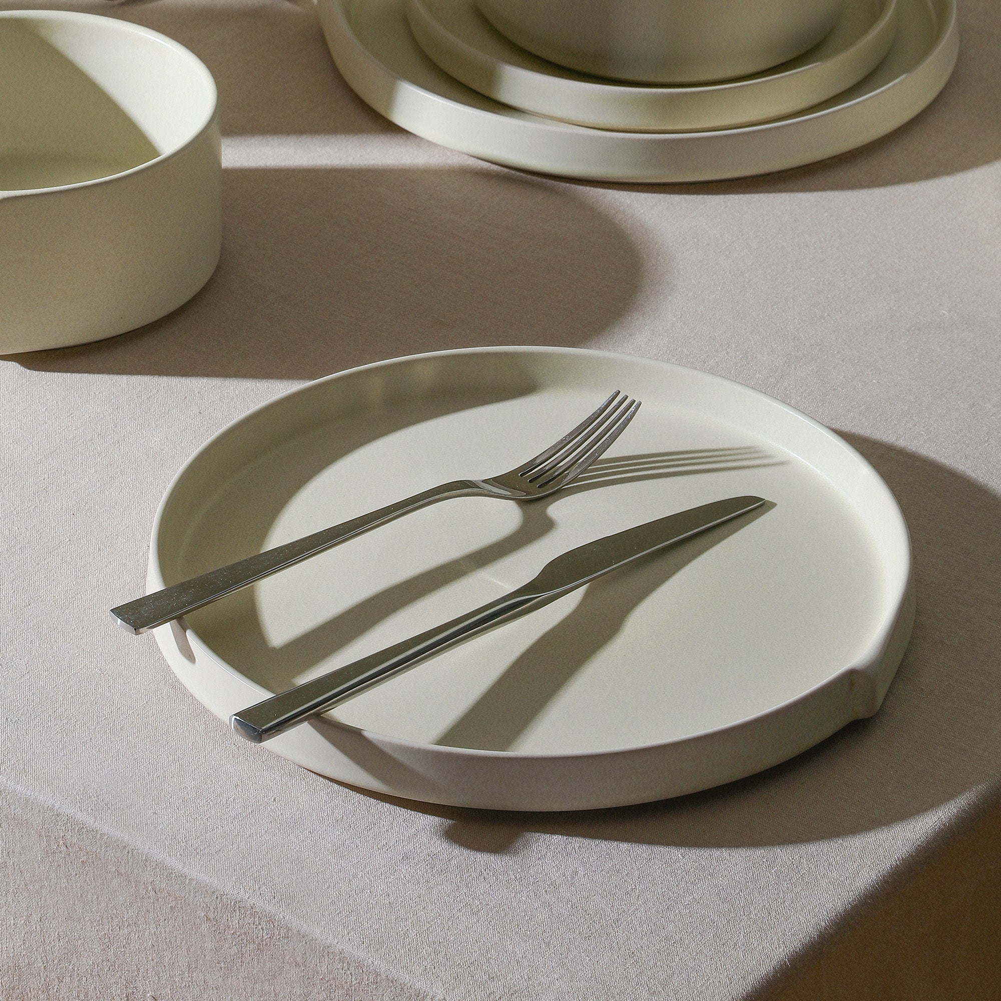 Premium Stoneware Dinner Plate Set - Beige Ceramic Plates for Everyday Dining & Entertaining - Durable & Stylish for Home, Restaurant, or Party Use