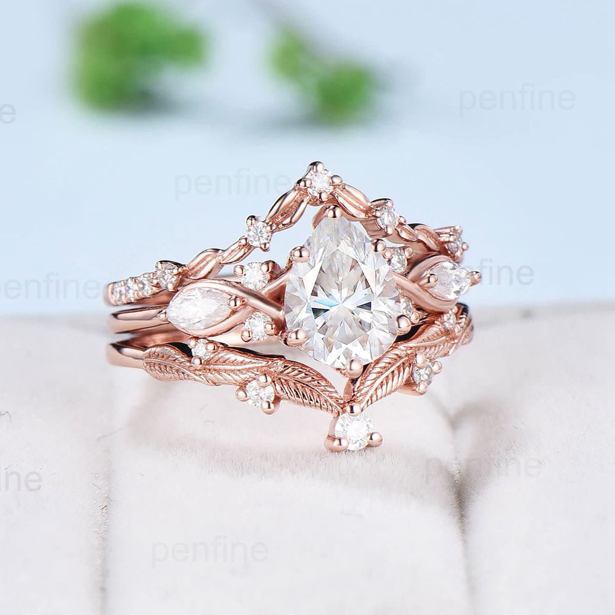 Vintage Pear Shaped Moissanite Engagement Ring Set with Lab Grown Diamond Wedding Band - Curved Stacking Bridal Jewelry Set for Women, Perfect for Proposals, Anniversaries & Special Occasions