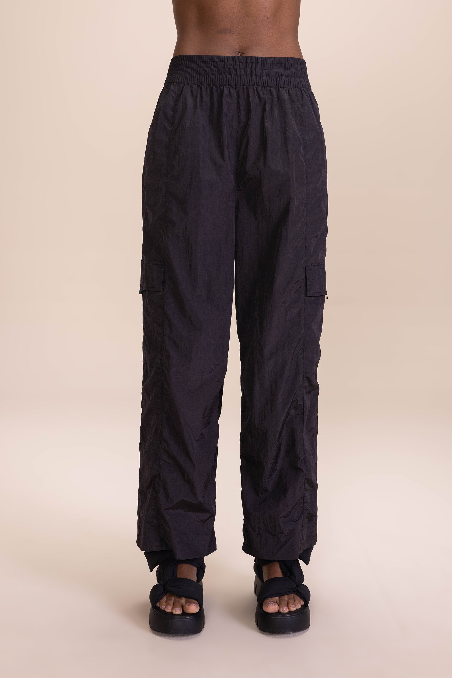 Stylish Nylon Street Pants for Men & Women - Lightweight, Durable & Comfortable Urban Fashion - Perfect for Casual Wear, Travel & Outdoor Activities